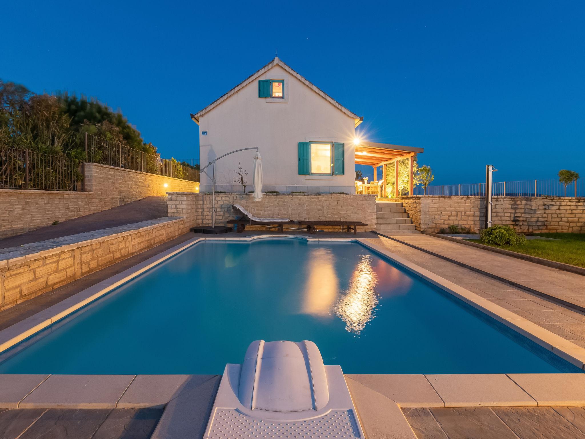 Photo 19 - Maison de 3 chambres à Preko avec piscine privée et vues à la mer