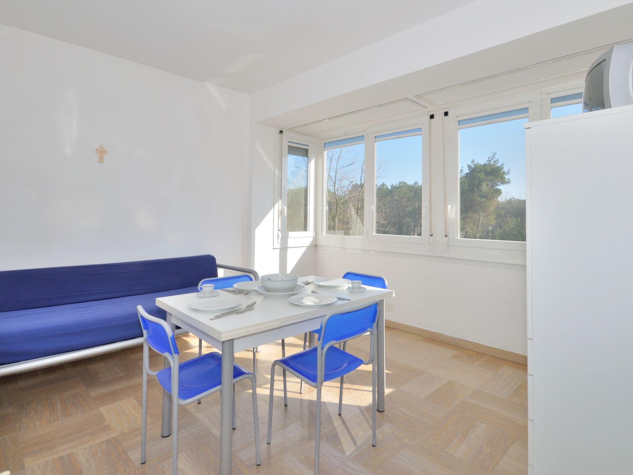 Foto 2 - Apartamento de 1 quarto em San Michele al Tagliamento com jardim e vistas do mar