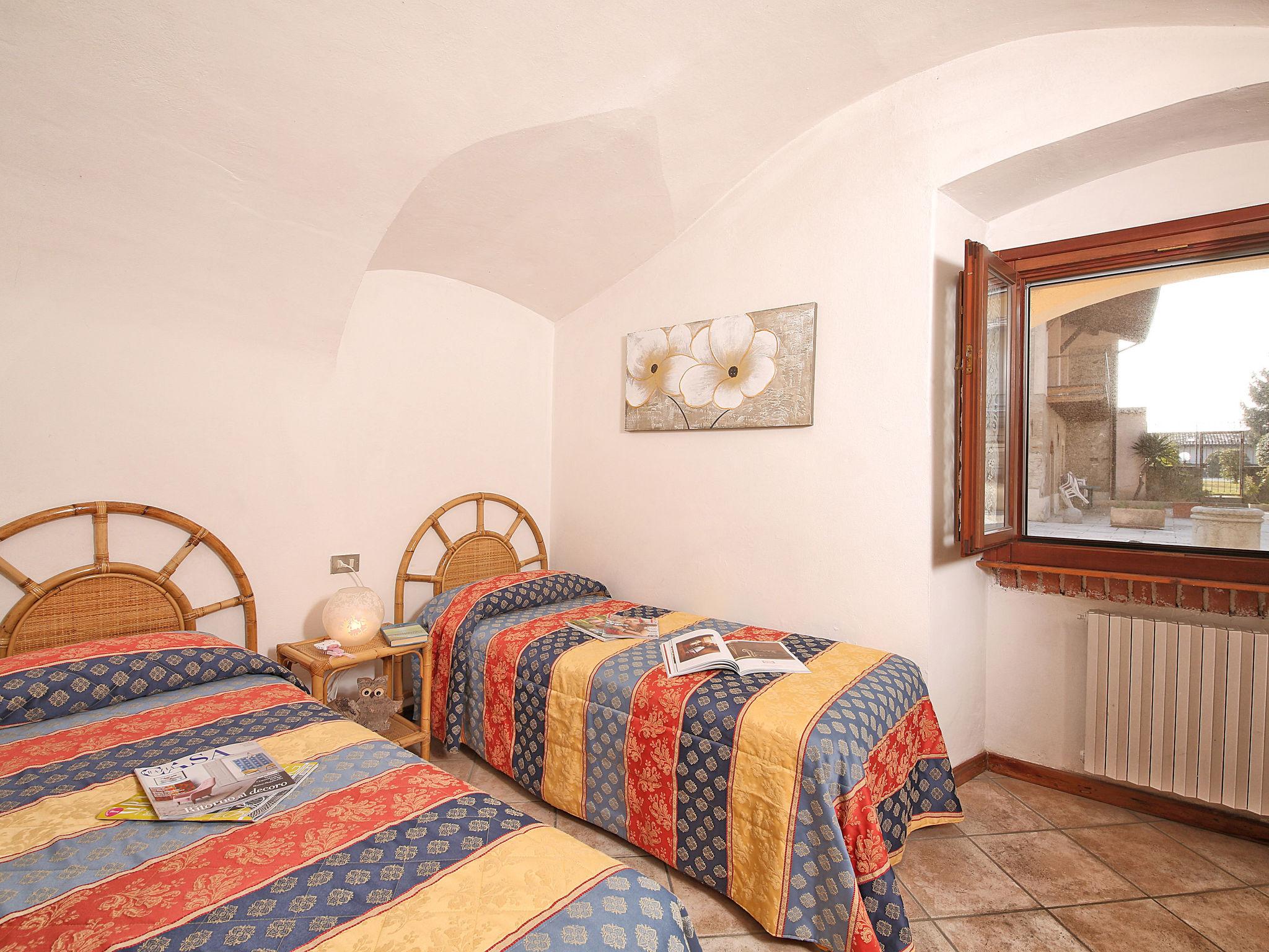 Photo 10 - 3 bedroom Apartment in Salò with swimming pool and garden