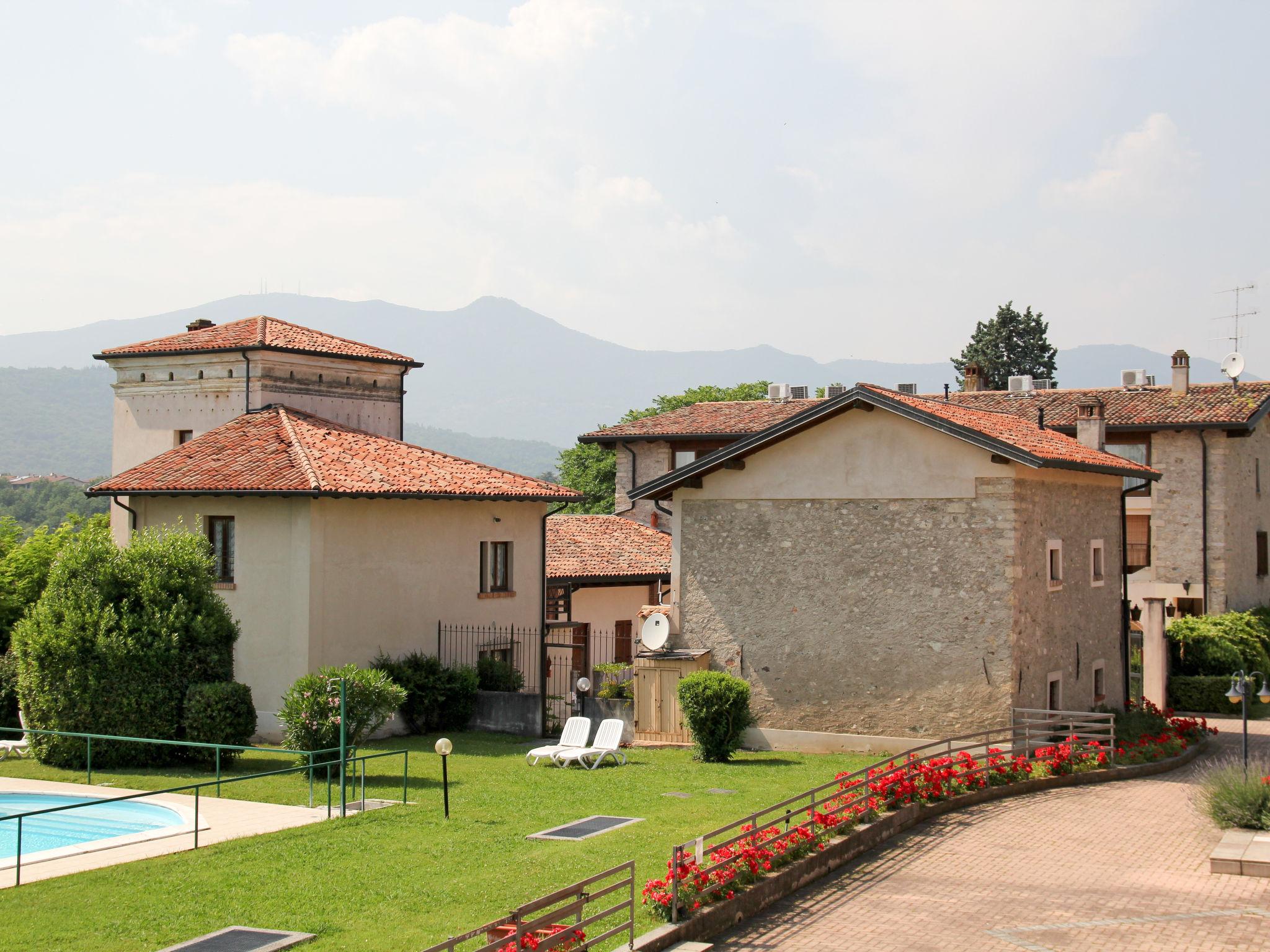 Foto 12 - Apartamento de 2 habitaciones en Salò con piscina y vistas a la montaña