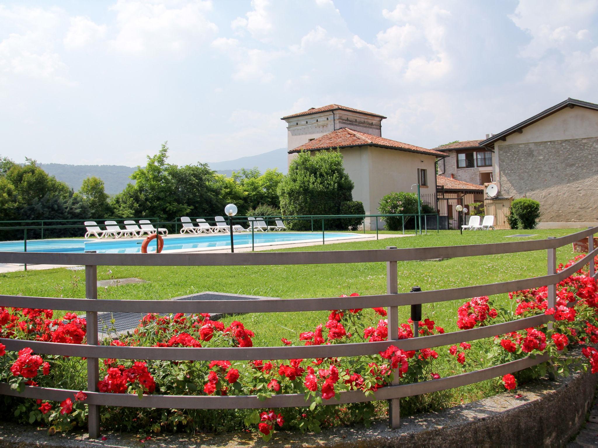 Foto 16 - Appartamento con 3 camere da letto a Salò con piscina e vista sulle montagne