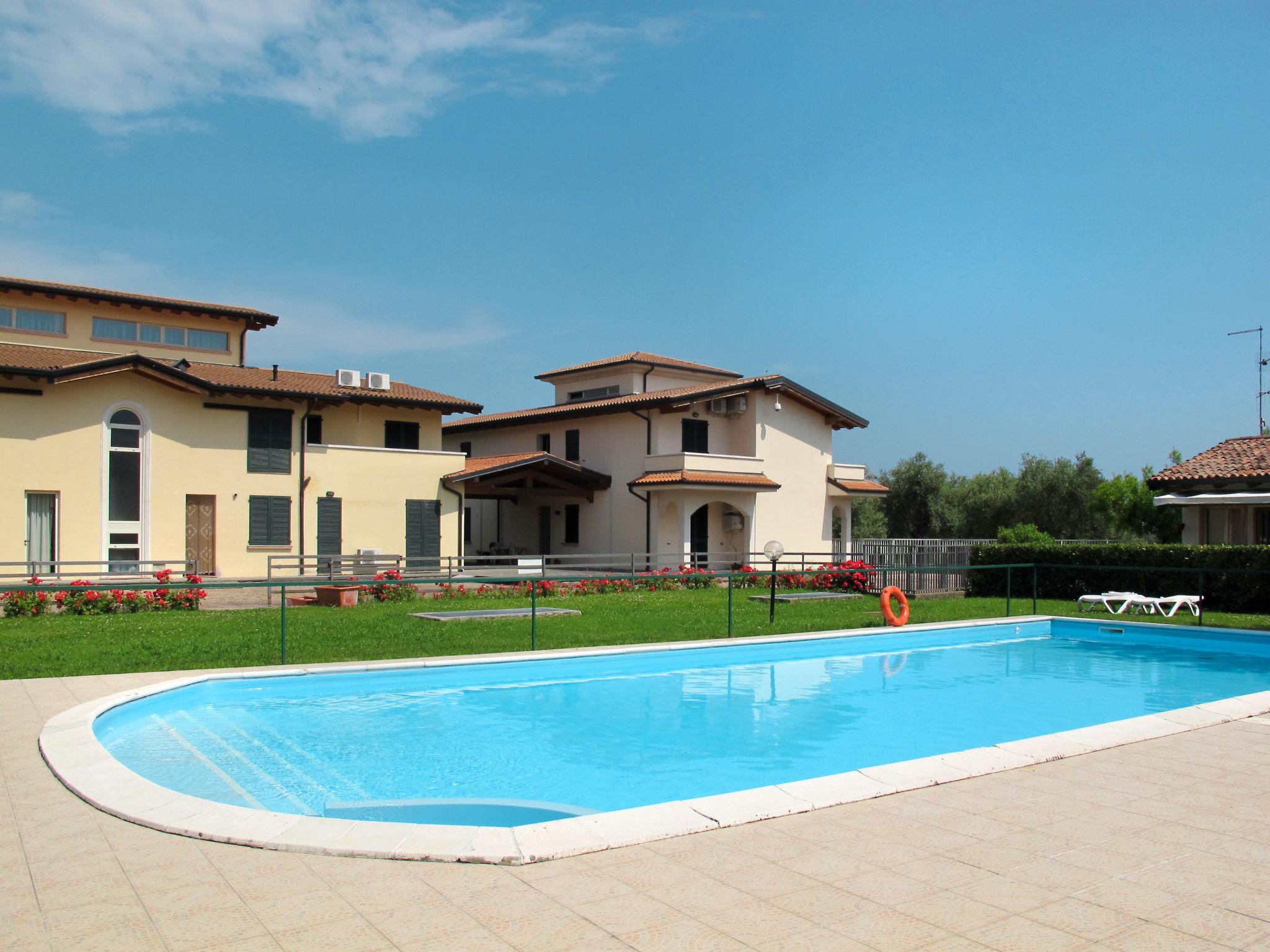 Foto 18 - Appartamento con 3 camere da letto a Salò con piscina e vista sulle montagne