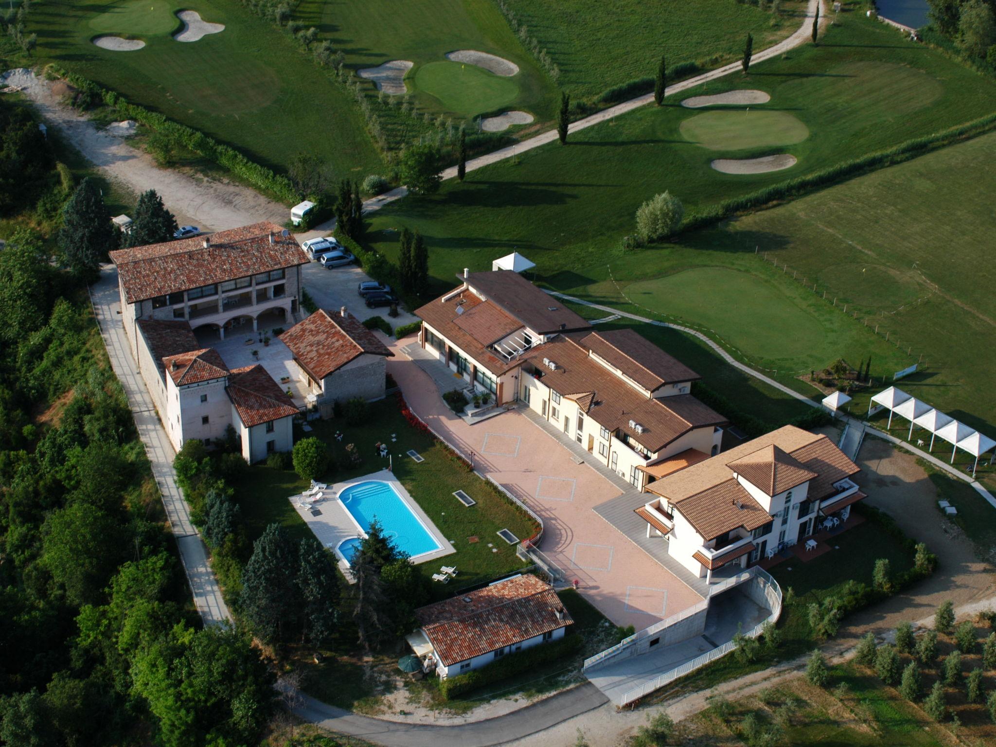 Foto 2 - Apartamento de 3 quartos em Salò com piscina e vista para a montanha