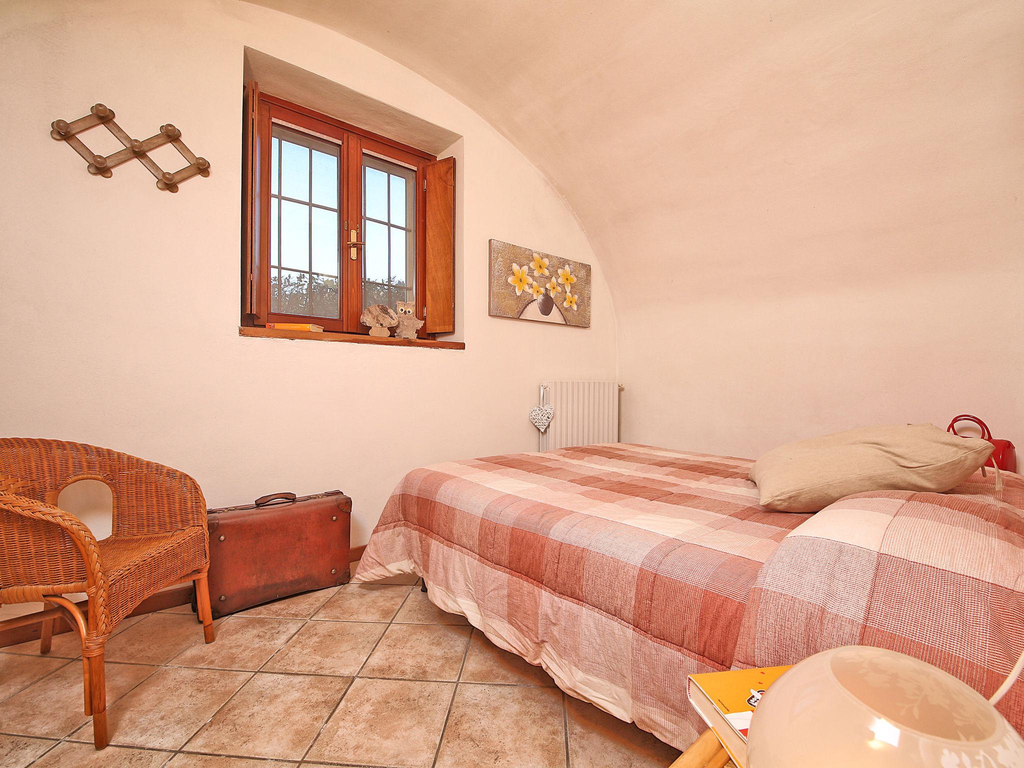 Photo 9 - 3 bedroom Apartment in Salò with swimming pool and garden