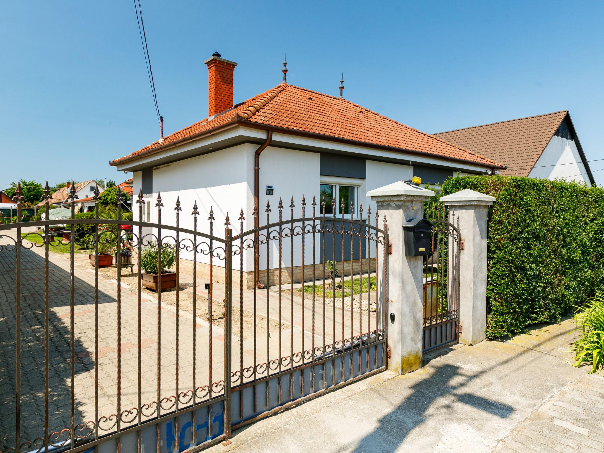 Photo 21 - Maison de 2 chambres à Balatonlelle avec jardin et terrasse