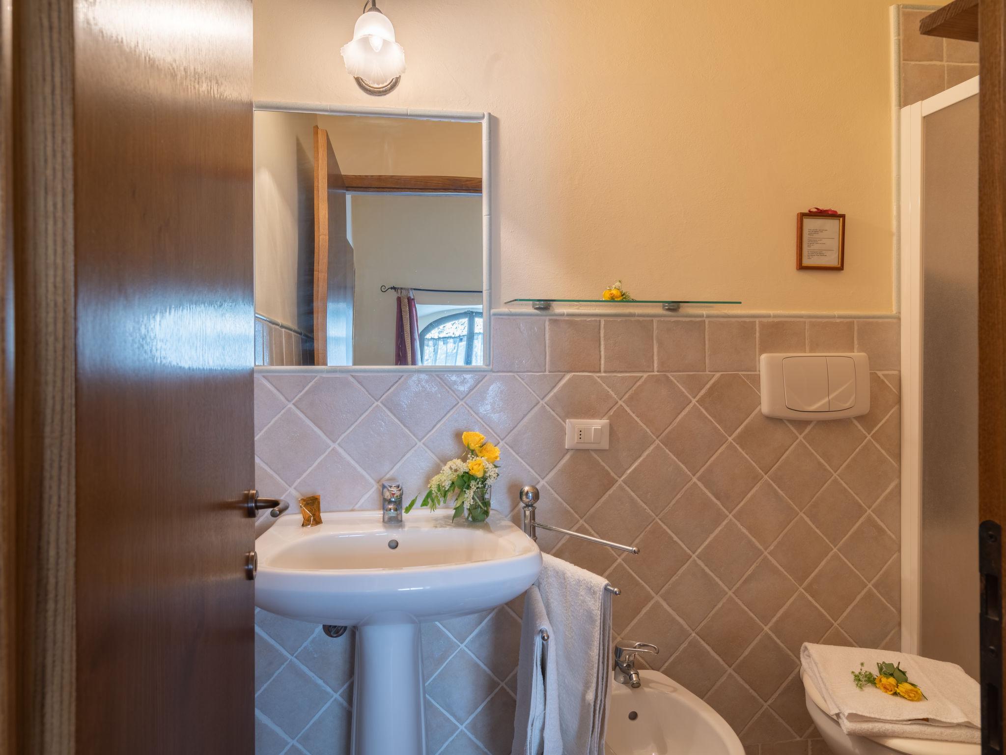 Foto 20 - Haus mit 3 Schlafzimmern in San Gimignano mit privater pool und garten