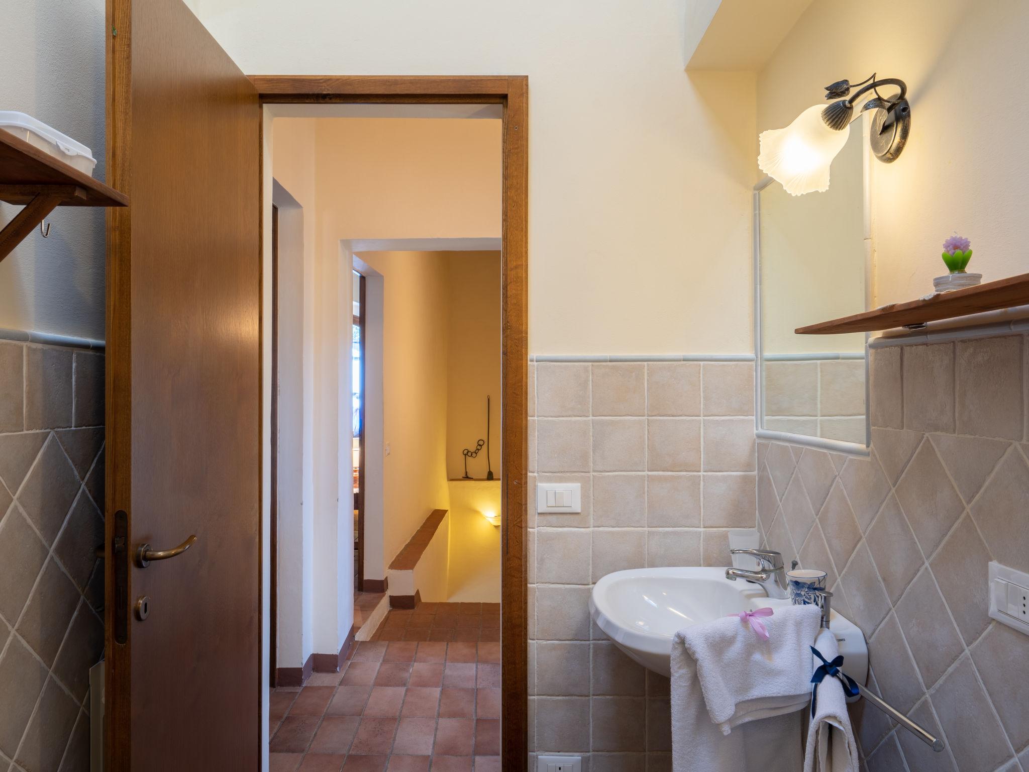 Foto 18 - Haus mit 3 Schlafzimmern in San Gimignano mit privater pool und garten