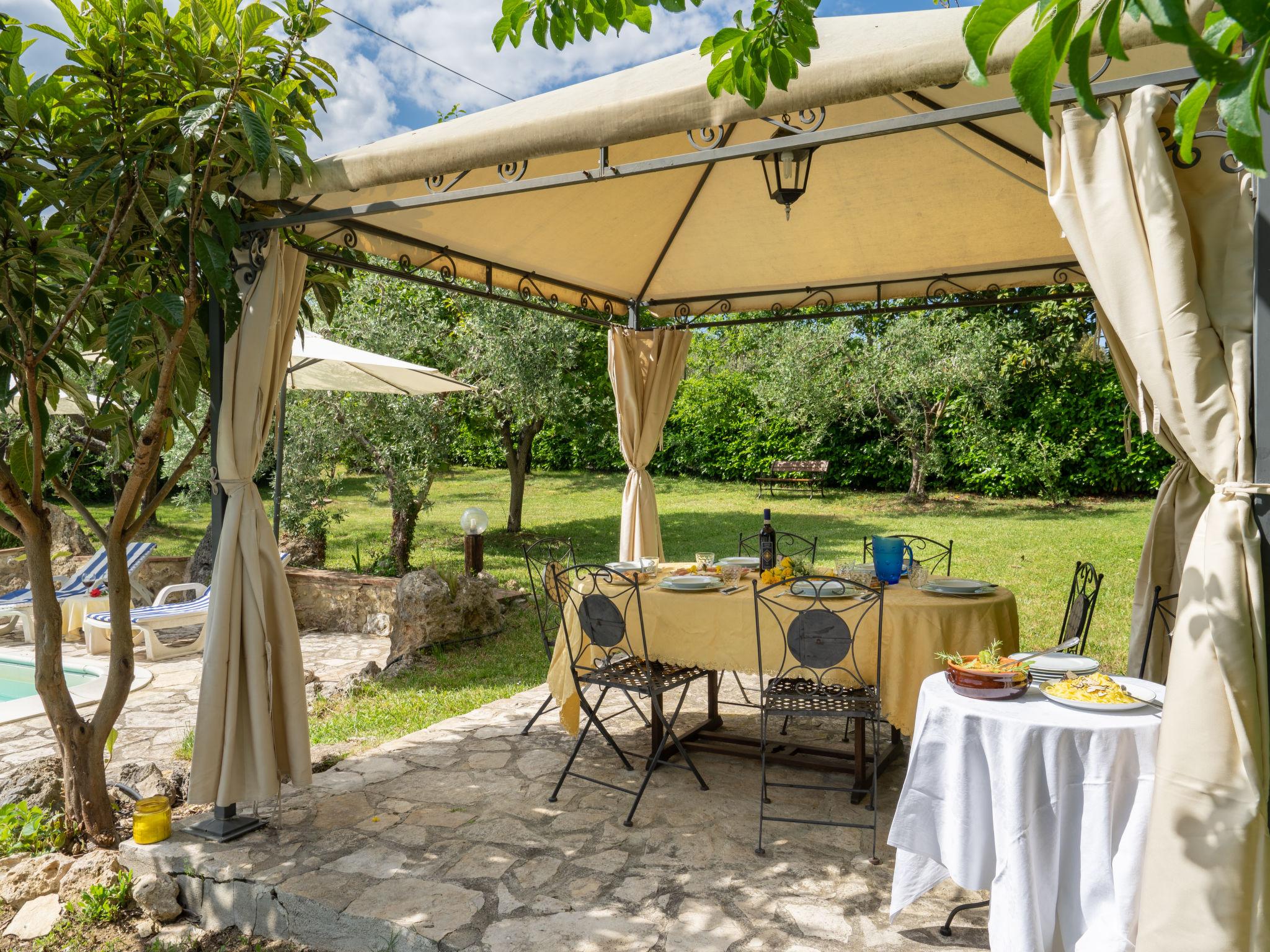 Foto 29 - Casa con 3 camere da letto a San Gimignano con piscina privata e giardino
