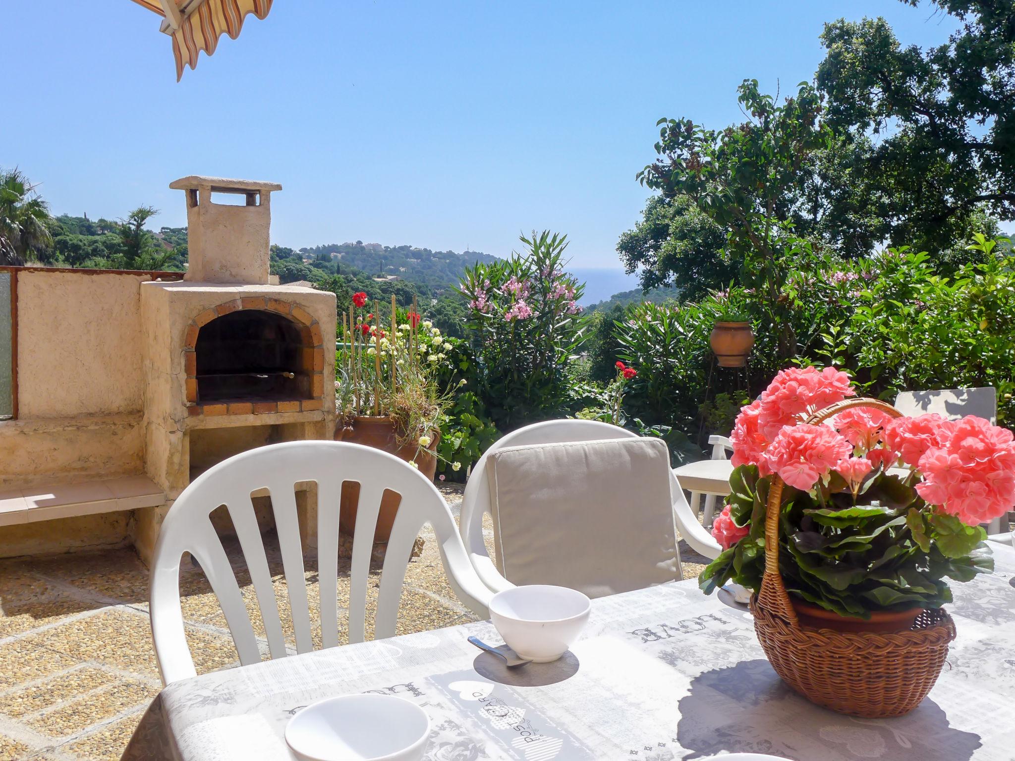 Photo 16 - Appartement de 2 chambres à Cavalaire-sur-Mer avec terrasse et vues à la mer