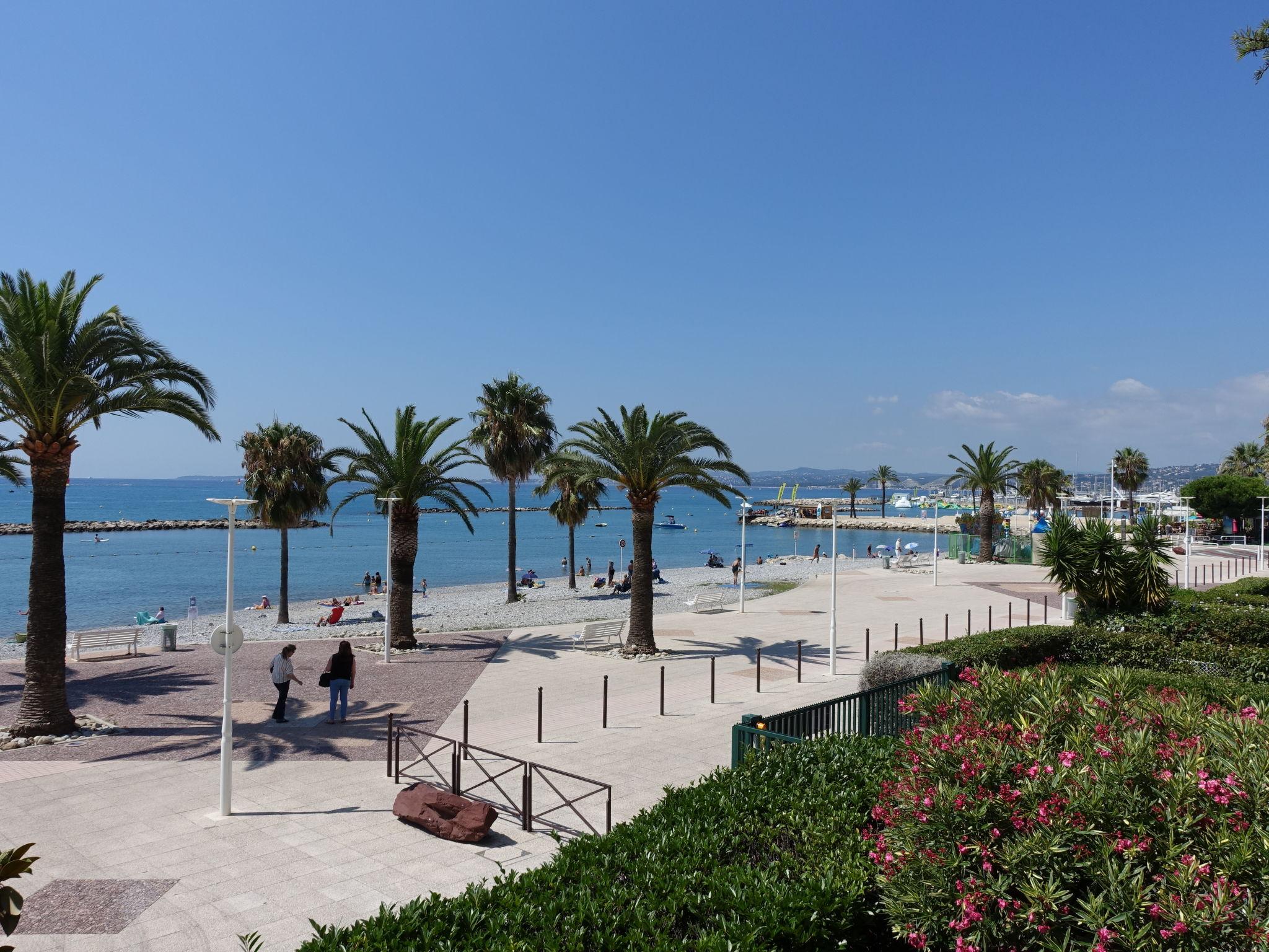 Photo 15 - Appartement de 1 chambre à Saint-Laurent-du-Var avec terrasse et vues à la mer