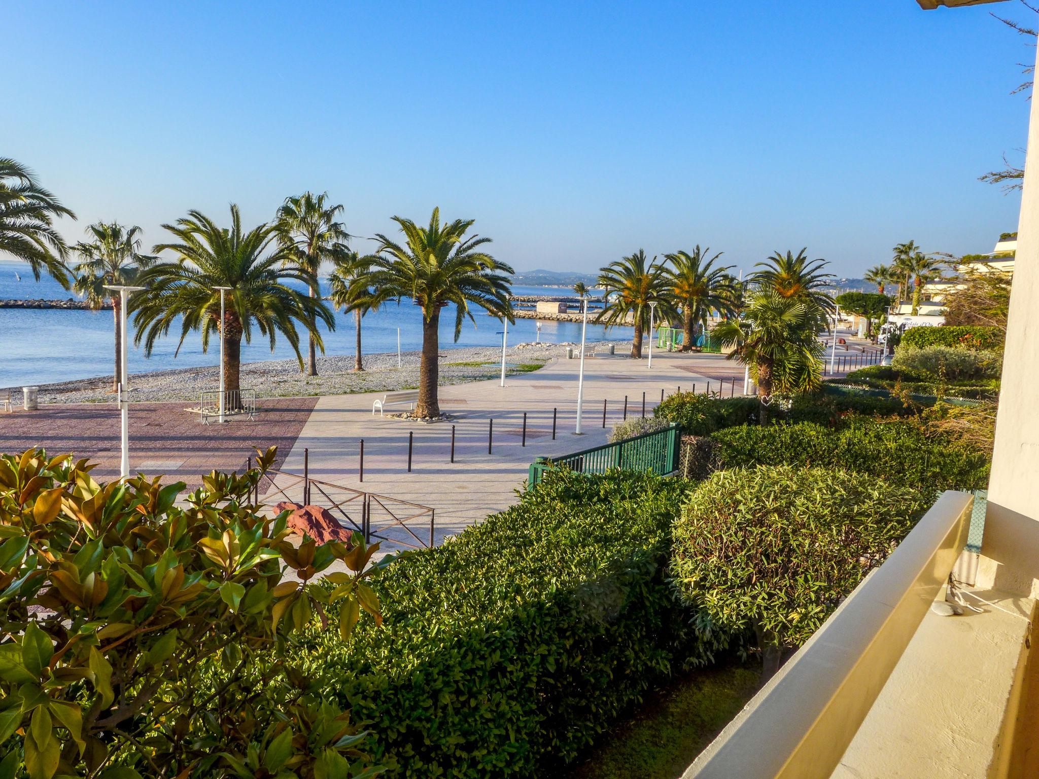 Photo 19 - Appartement de 1 chambre à Saint-Laurent-du-Var avec terrasse et vues à la mer