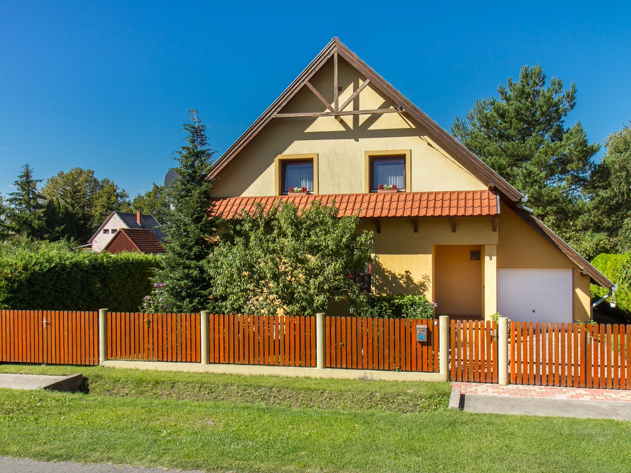 Photo 3 - Maison de 3 chambres à Balatonkeresztúr avec piscine privée et jardin