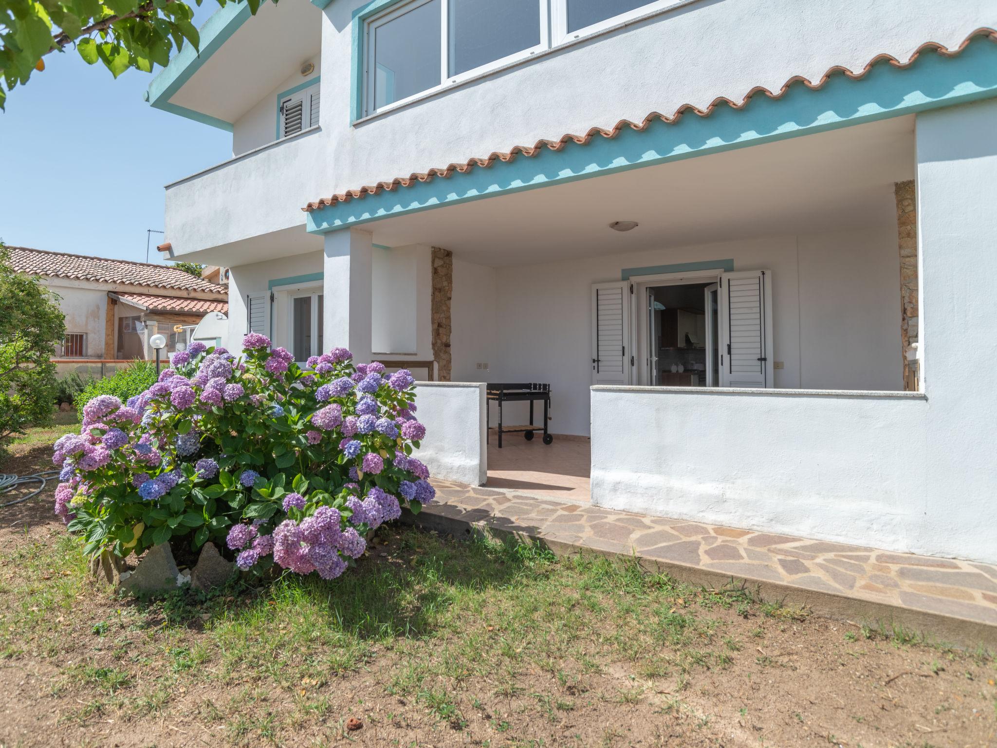 Photo 3 - Appartement de 2 chambres à Olbia avec jardin et vues à la mer