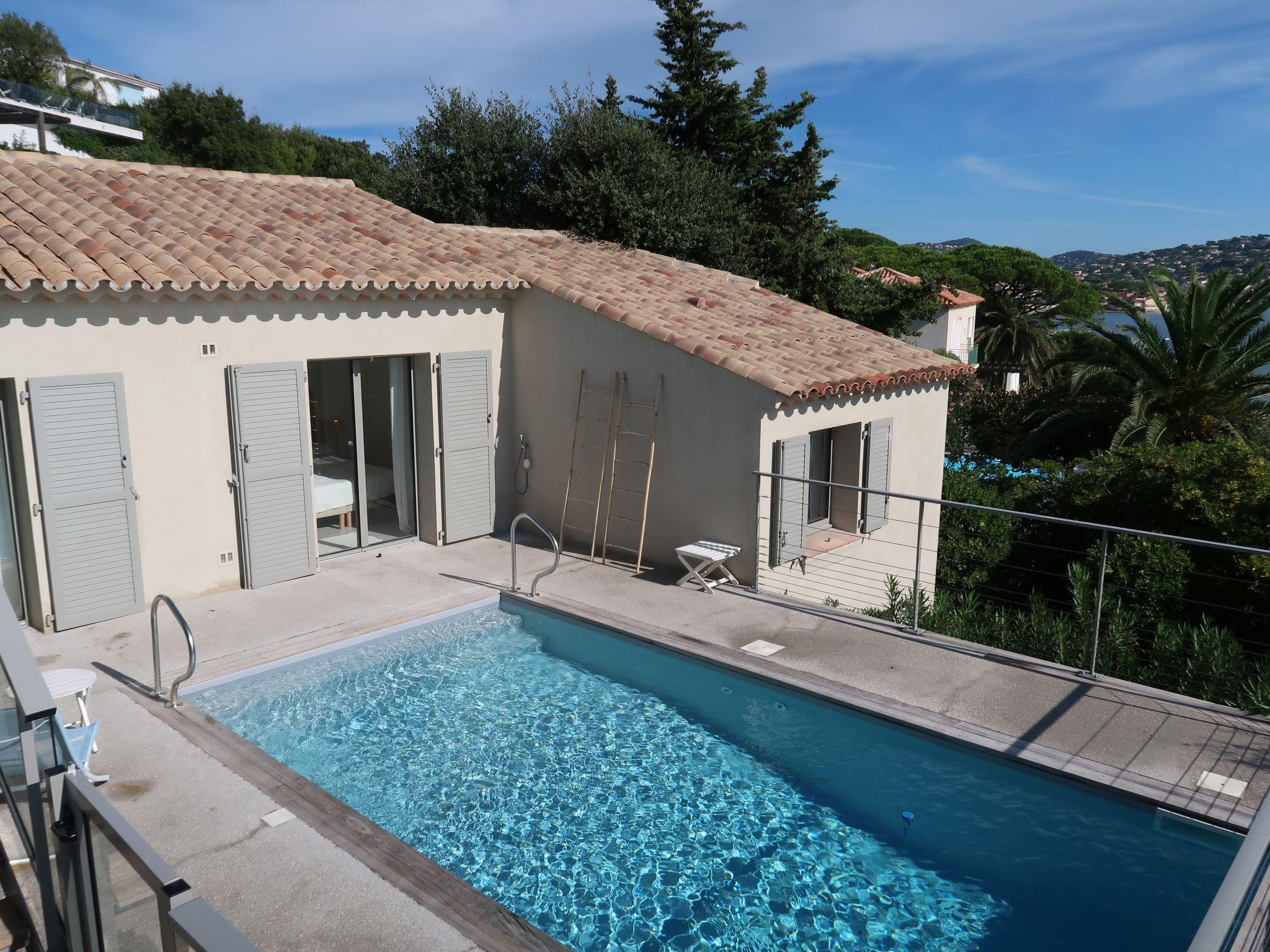 Foto 2 - Haus mit 4 Schlafzimmern in Sainte-Maxime mit privater pool und blick aufs meer