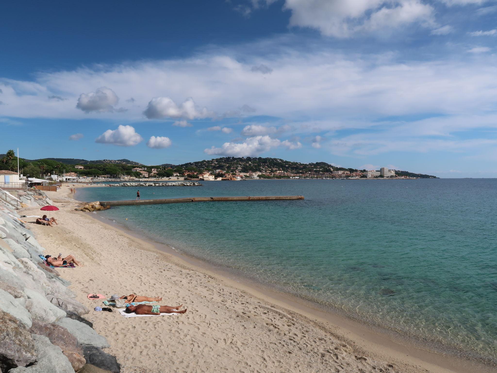 Foto 30 - Haus mit 4 Schlafzimmern in Sainte-Maxime mit privater pool und blick aufs meer