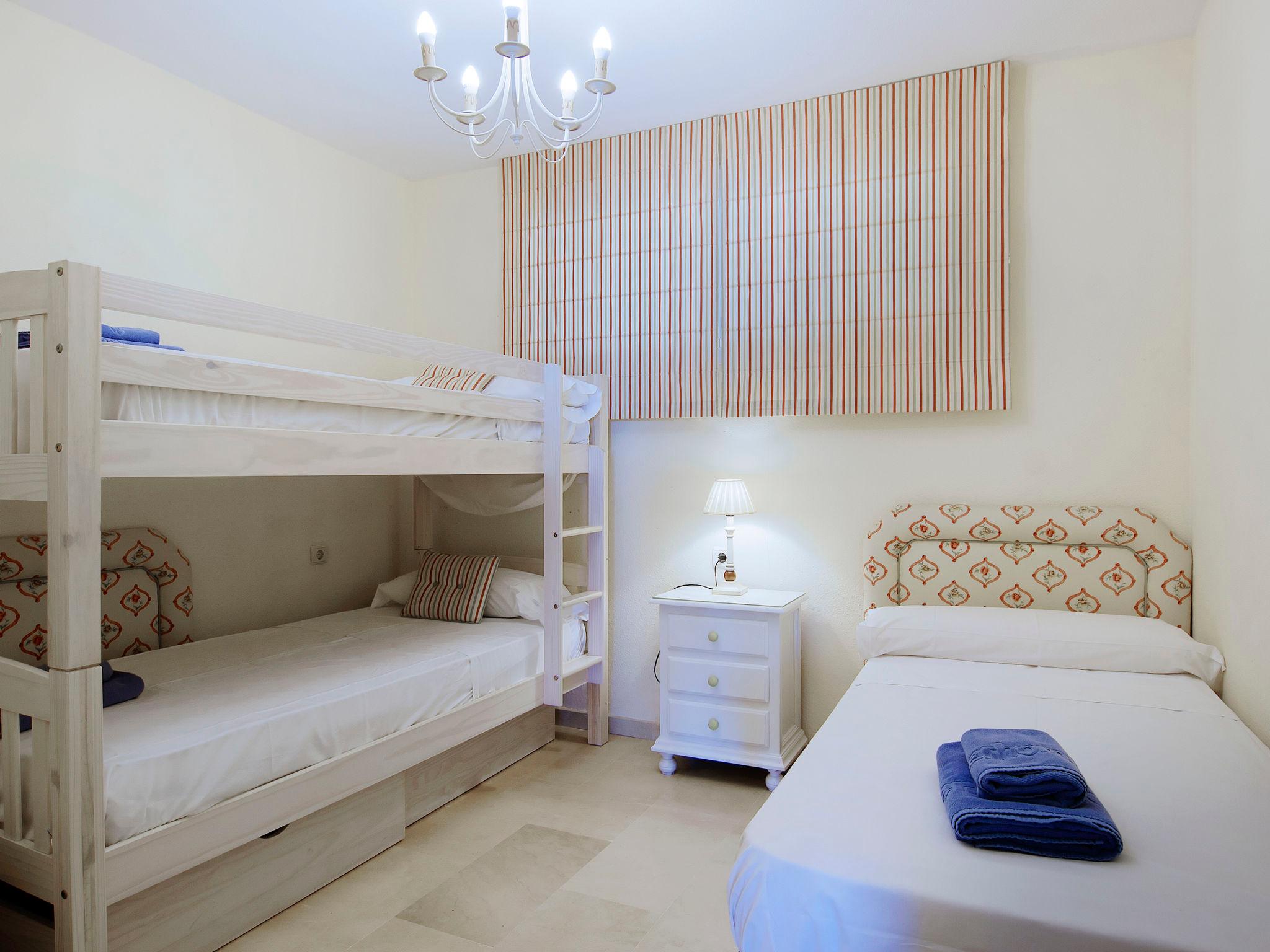 Foto 13 - Apartamento de 2 quartos em Marbella com piscina e vistas do mar