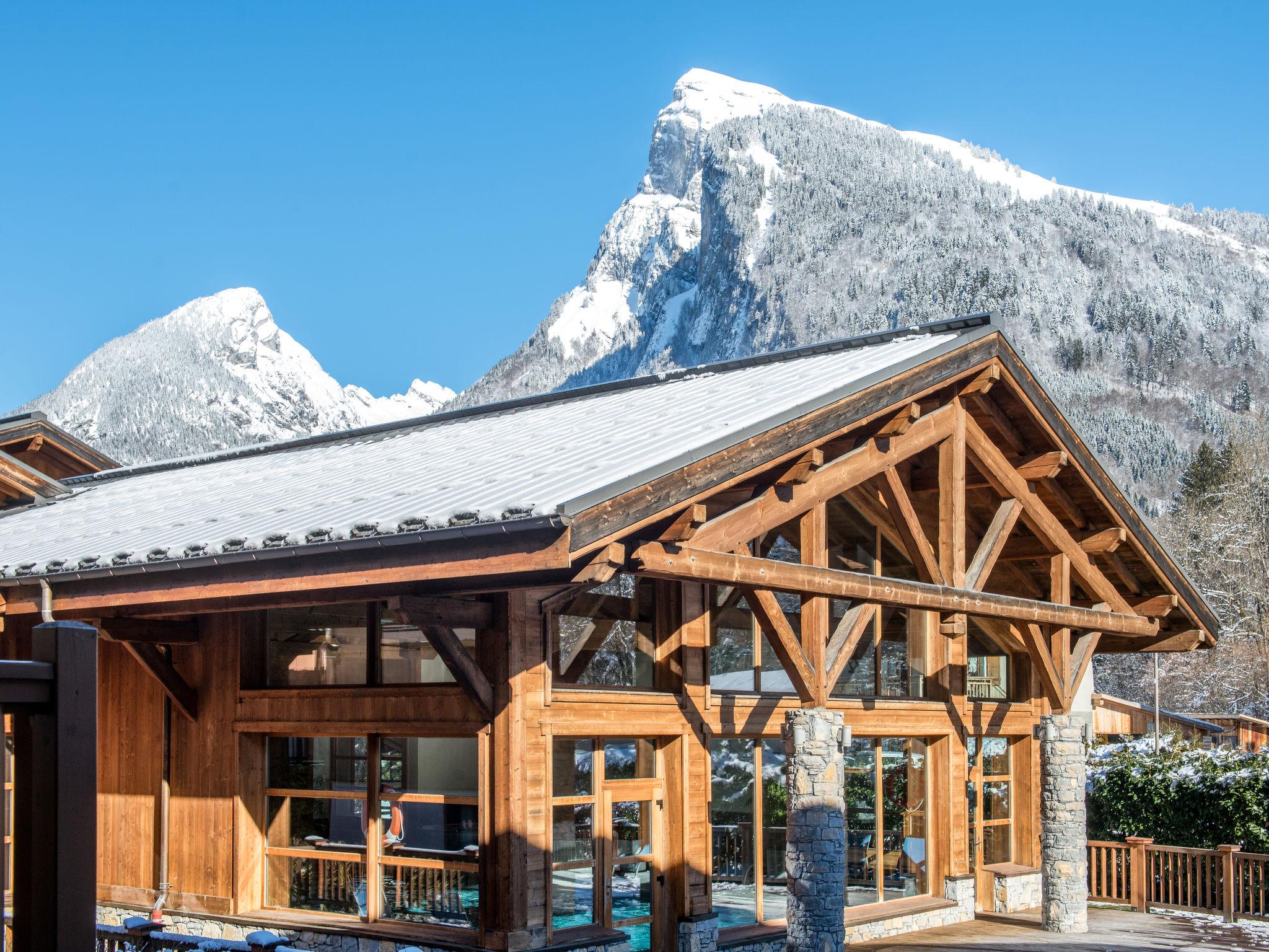 Foto 2 - Appartamento con 3 camere da letto a Samoëns con piscina e sauna