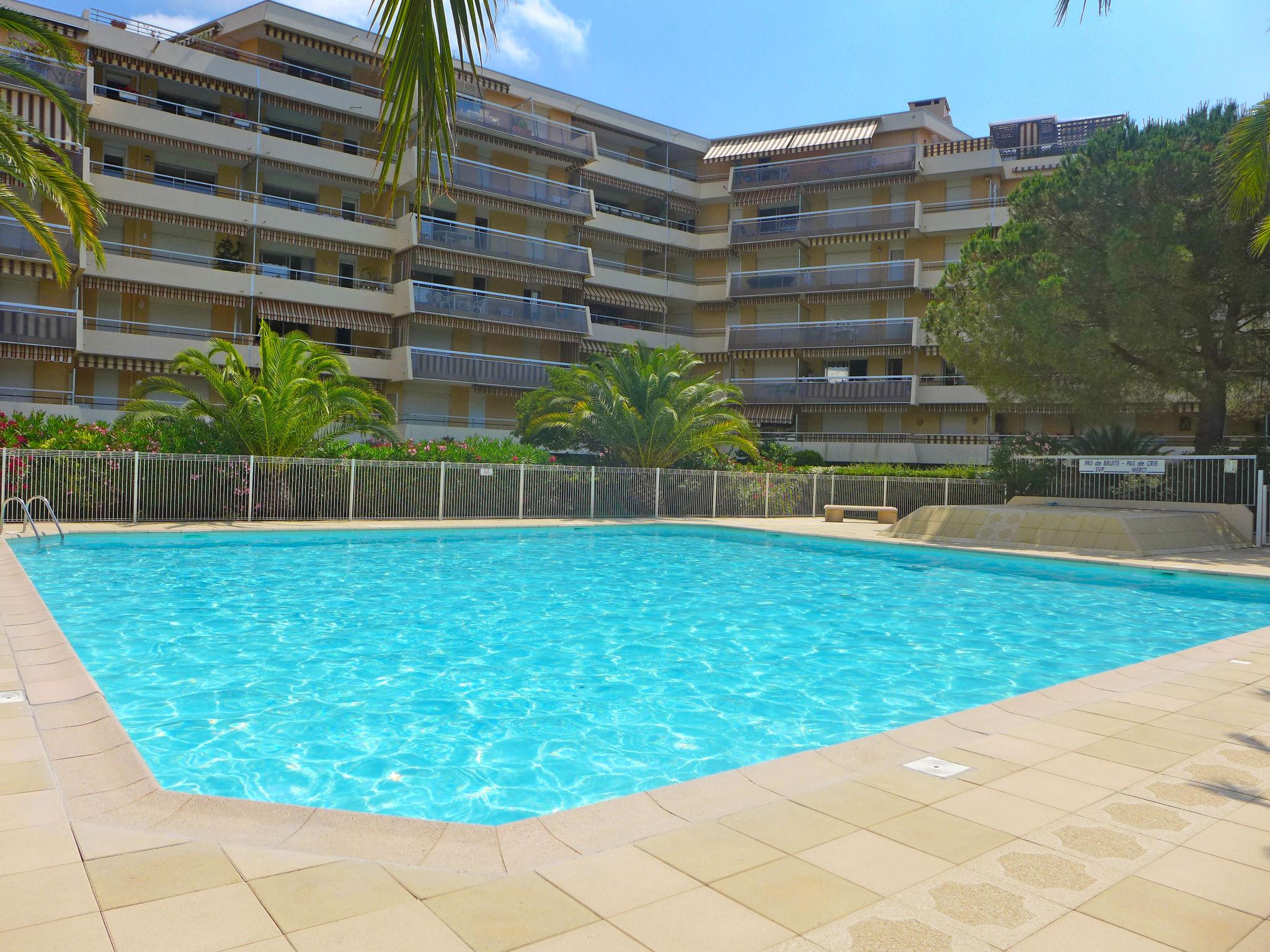 Photo 17 - Appartement de 2 chambres à Fréjus avec piscine et vues à la mer