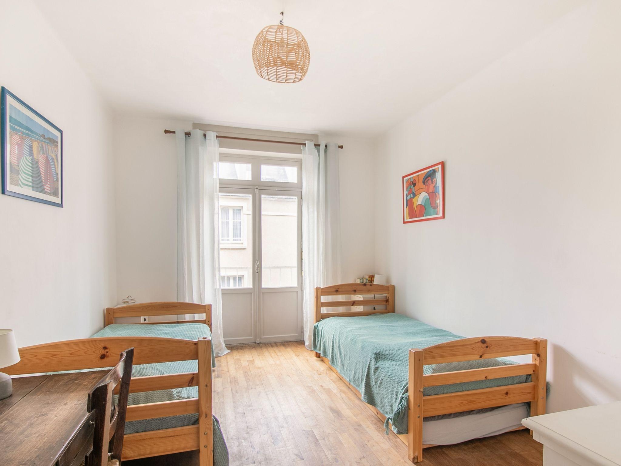 Foto 9 - Appartamento con 3 camere da letto a Saint-Malo con vista mare
