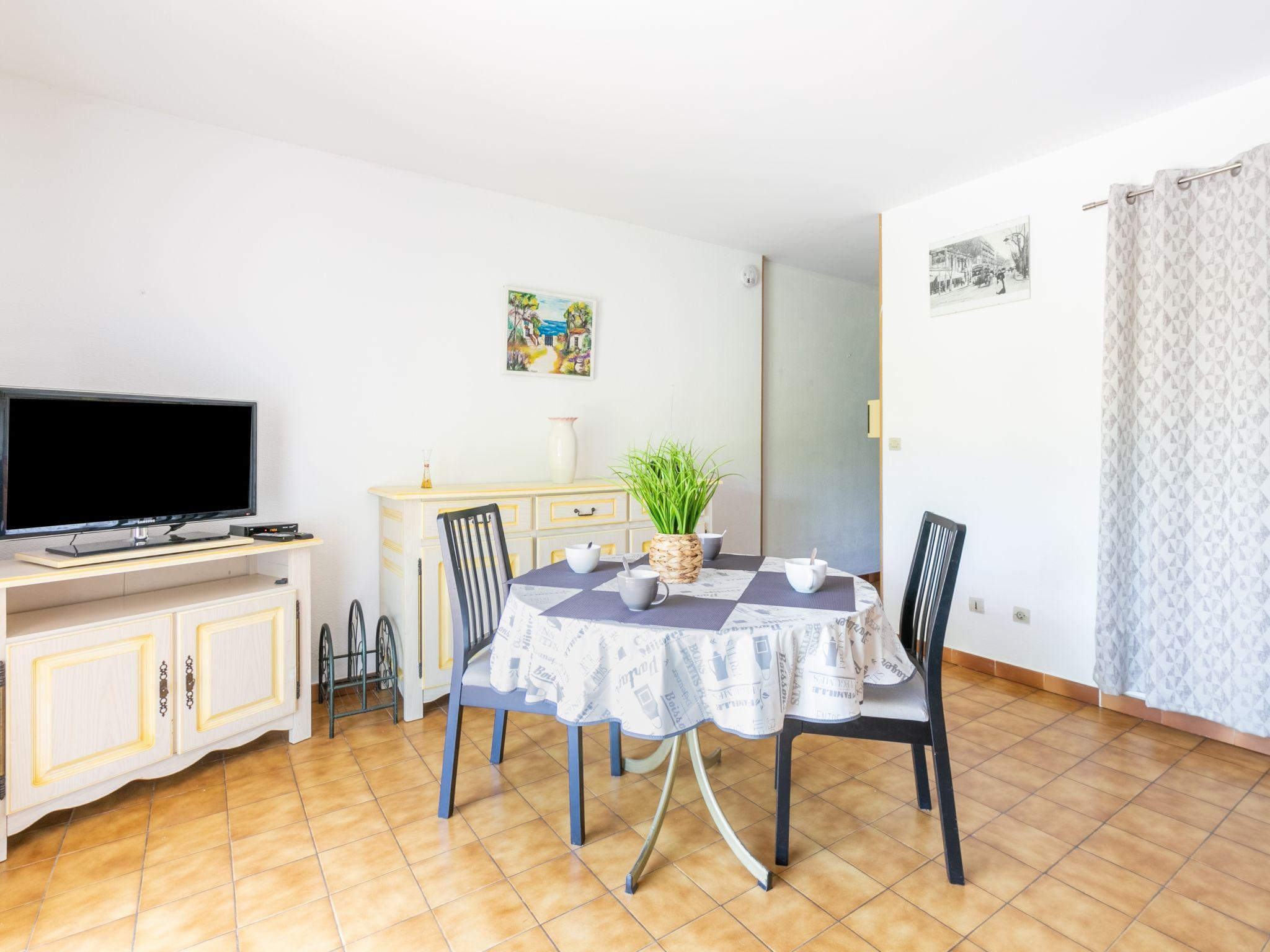 Photo 7 - 1 bedroom Apartment in Carqueiranne with garden and terrace