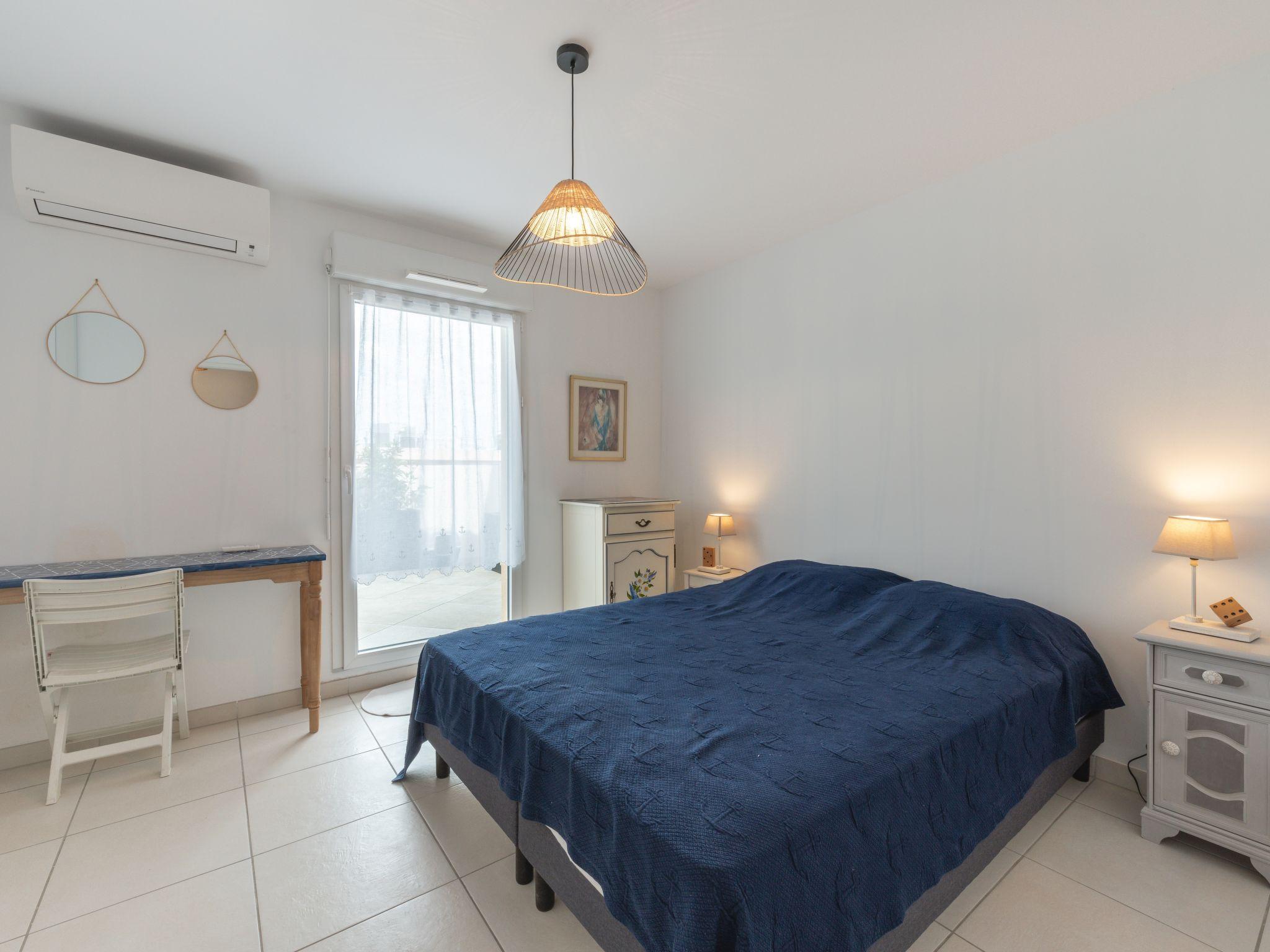 Foto 10 - Apartamento de 1 habitación en Cavalaire-sur-Mer con piscina y vistas al mar