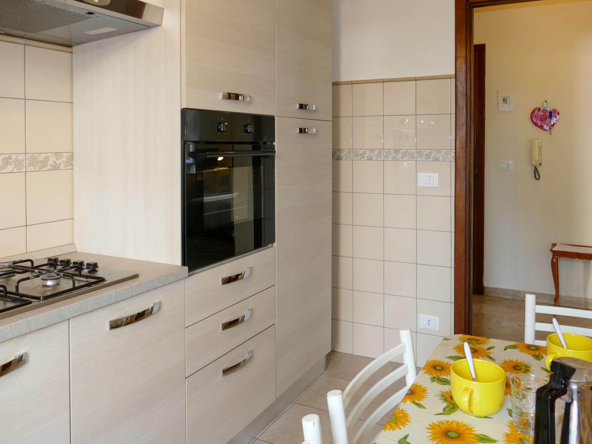 Photo 6 - 2 bedroom Apartment in Diano Marina with garden and sea view