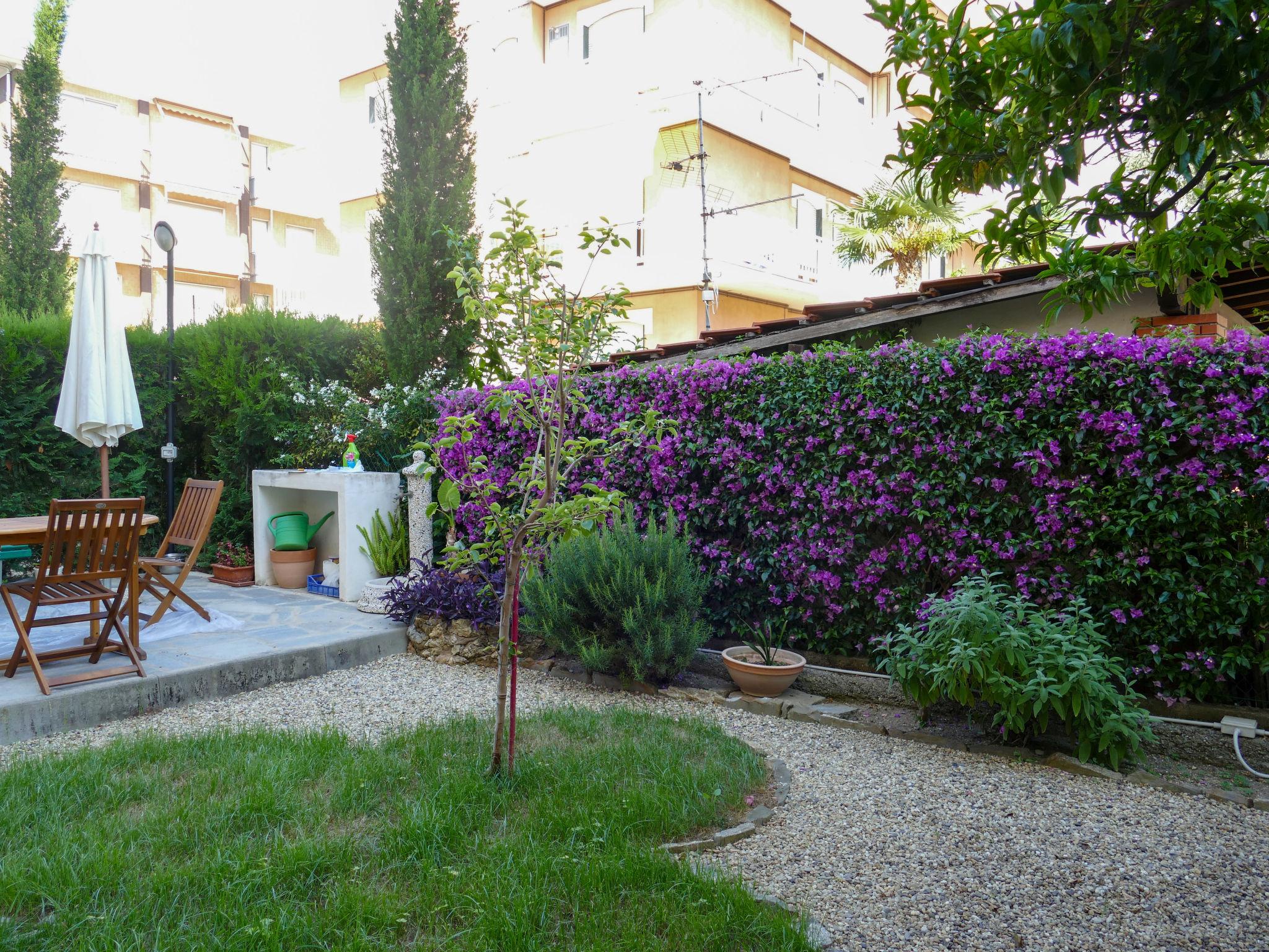 Photo 20 - 2 bedroom Apartment in Diano Marina with garden