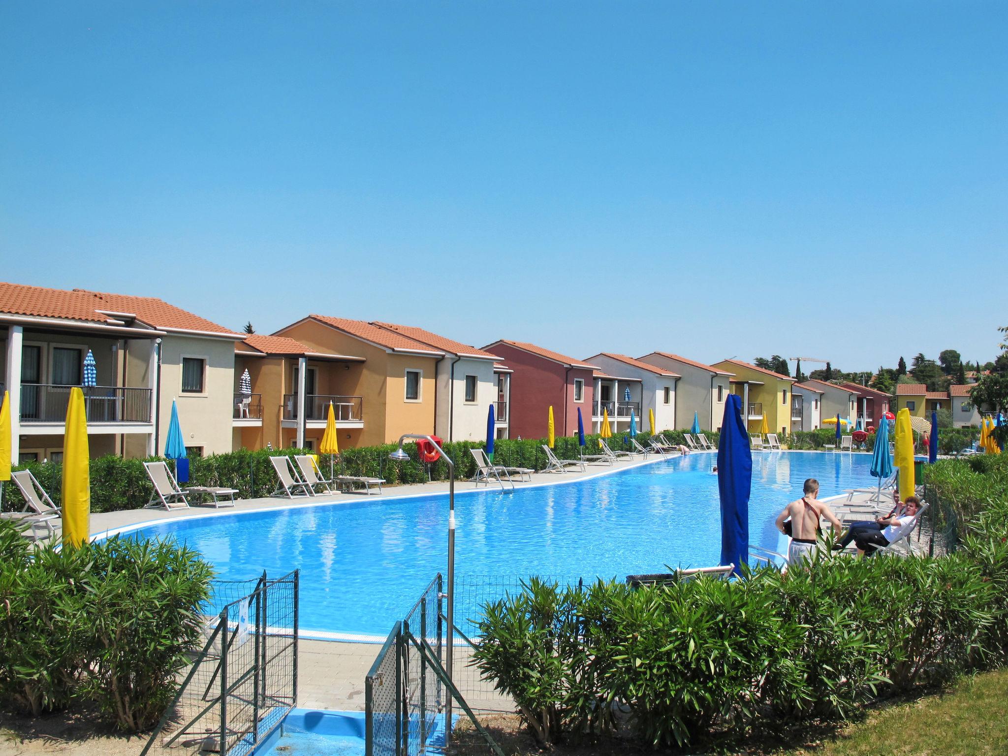 Foto 23 - Apartamento de 2 habitaciones en Castelnuovo del Garda con piscina y vistas a la montaña