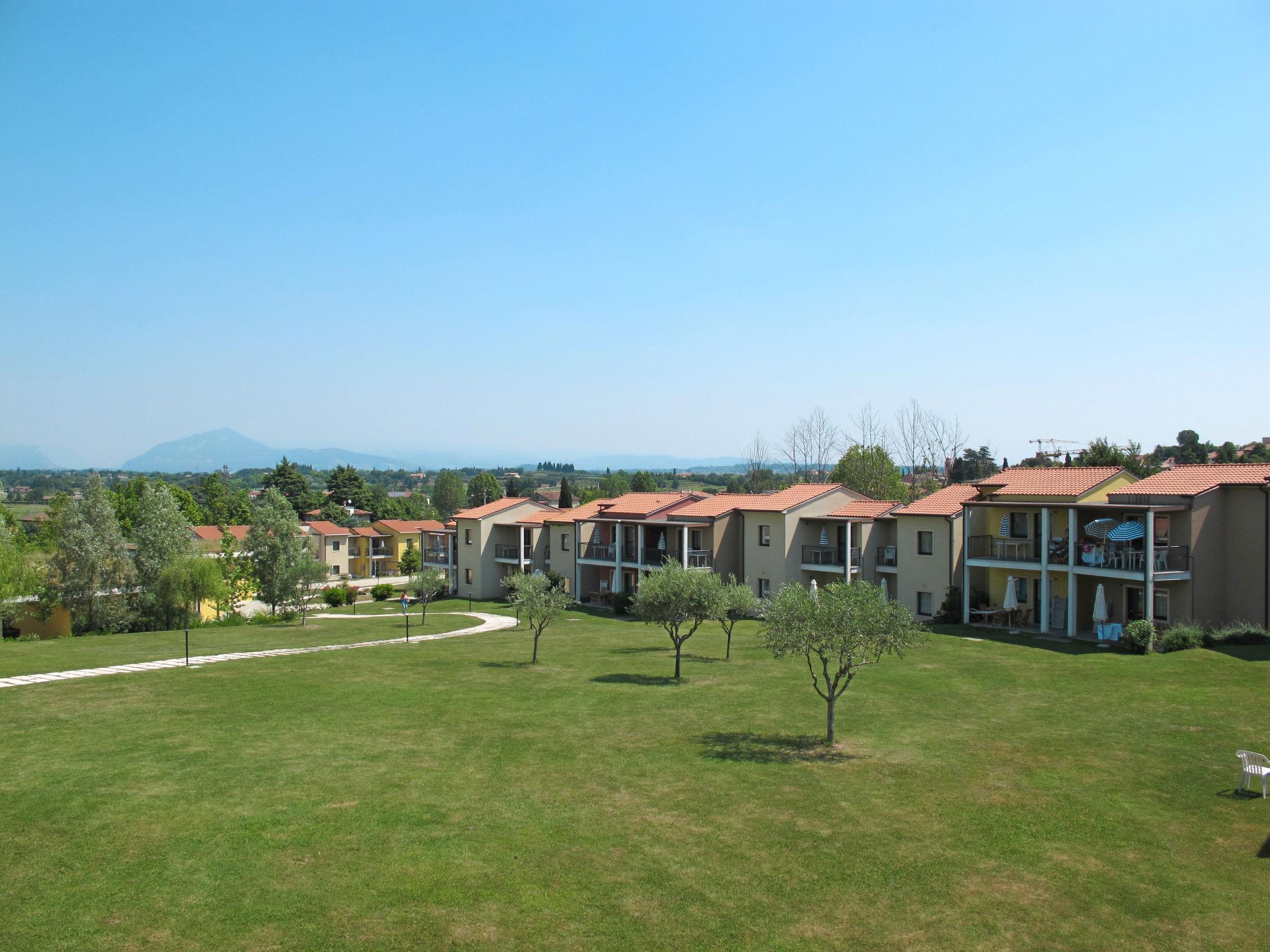 Photo 11 - Appartement de 2 chambres à Castelnuovo del Garda avec piscine et vues sur la montagne