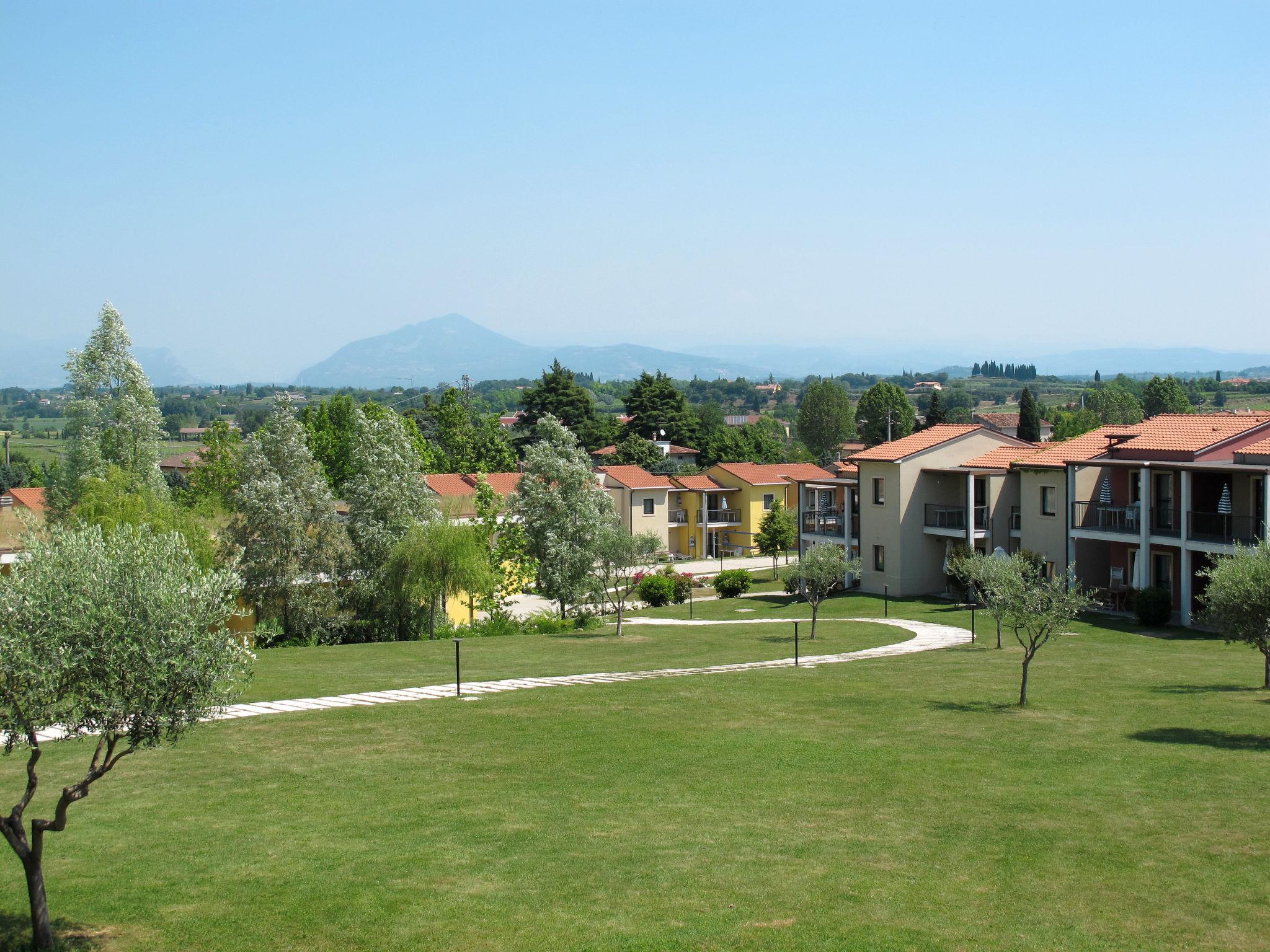 Foto 2 - Appartamento con 2 camere da letto a Castelnuovo del Garda con piscina e vista sulle montagne