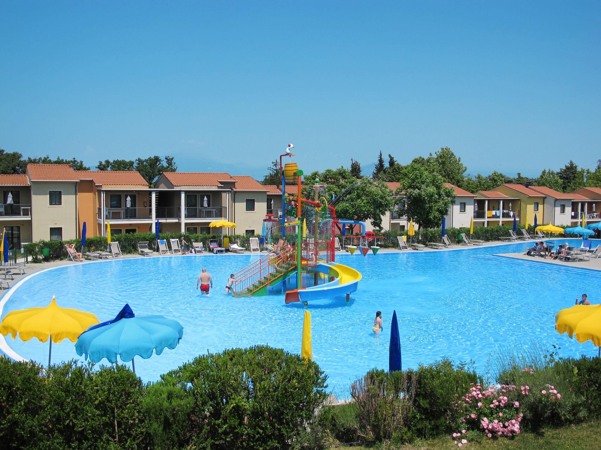 Foto 1 - Appartamento con 2 camere da letto a Castelnuovo del Garda con piscina e vista sulle montagne