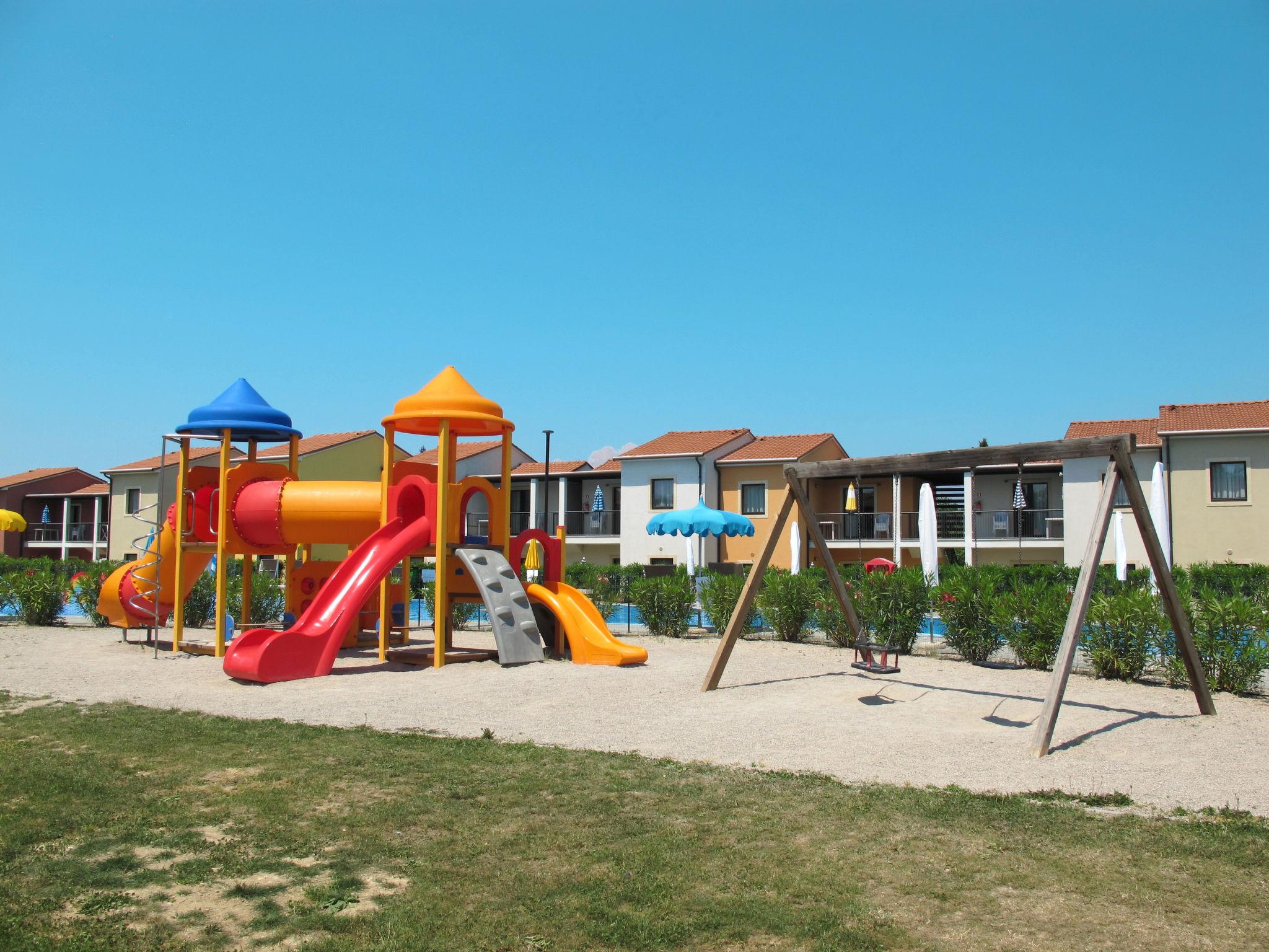 Photo 28 - Appartement de 2 chambres à Castelnuovo del Garda avec piscine et jardin