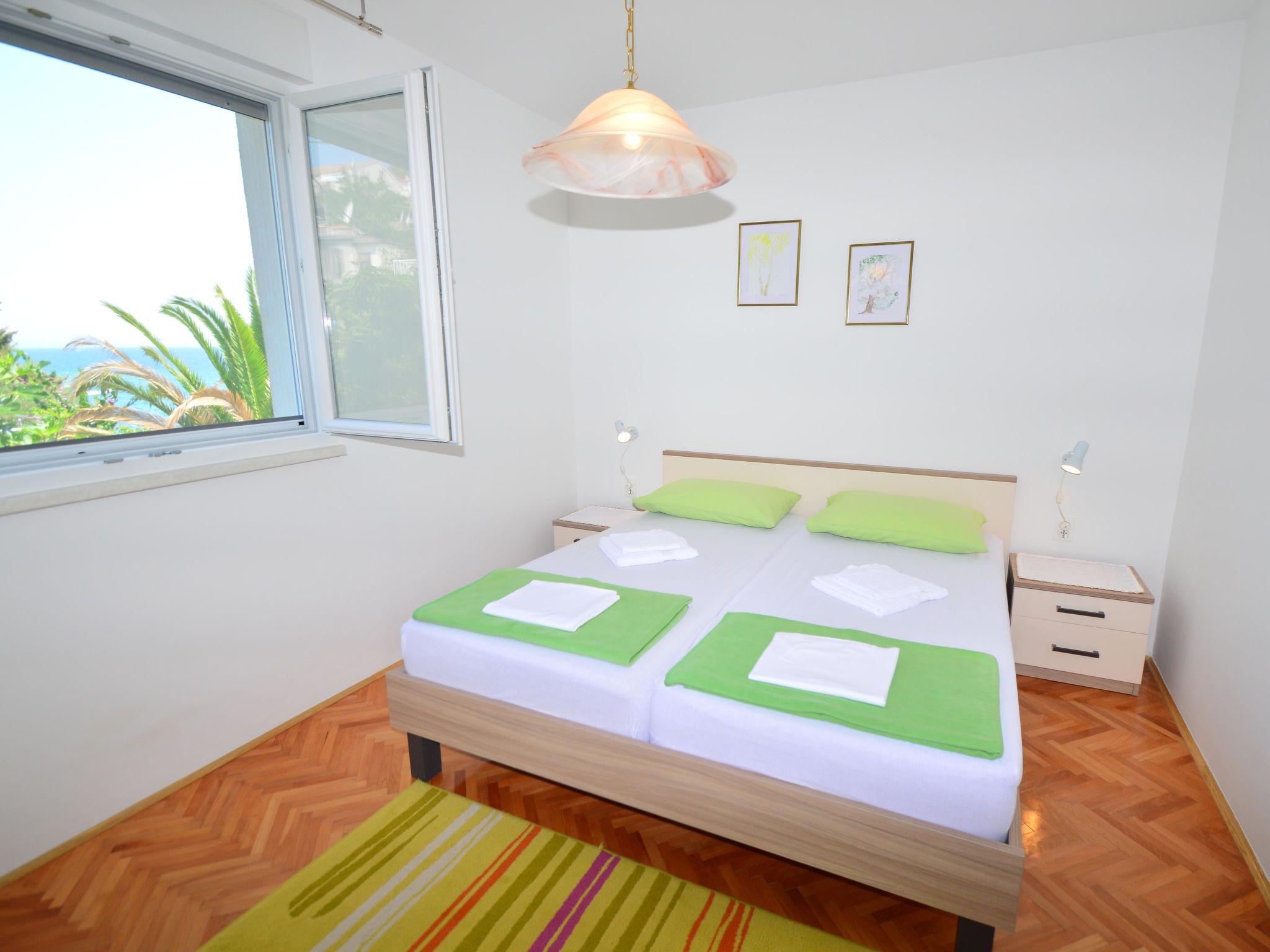 Foto 12 - Appartamento con 2 camere da letto a Okrug con terrazza e vista mare