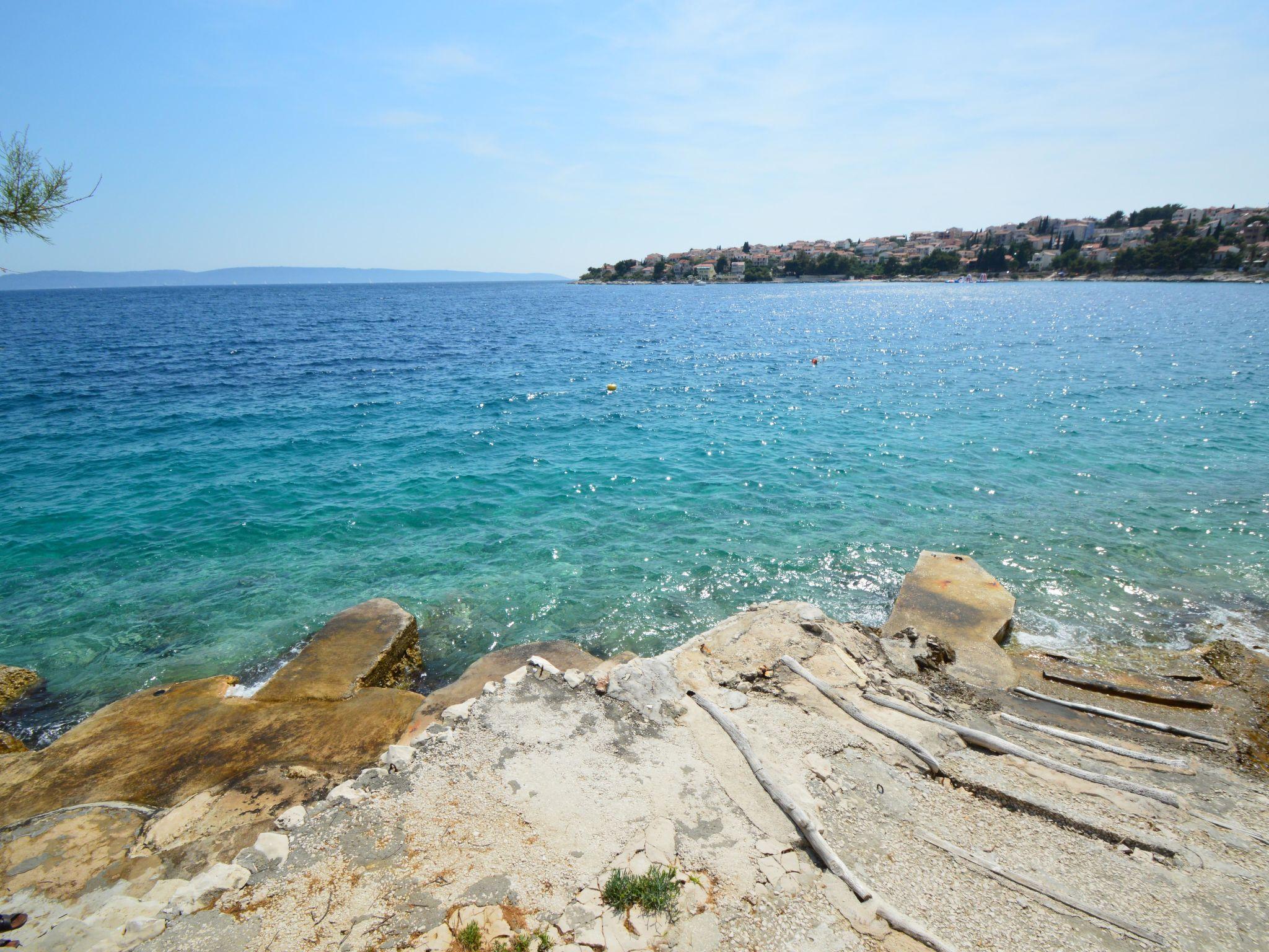 Foto 19 - Appartamento con 2 camere da letto a Okrug con terrazza e vista mare