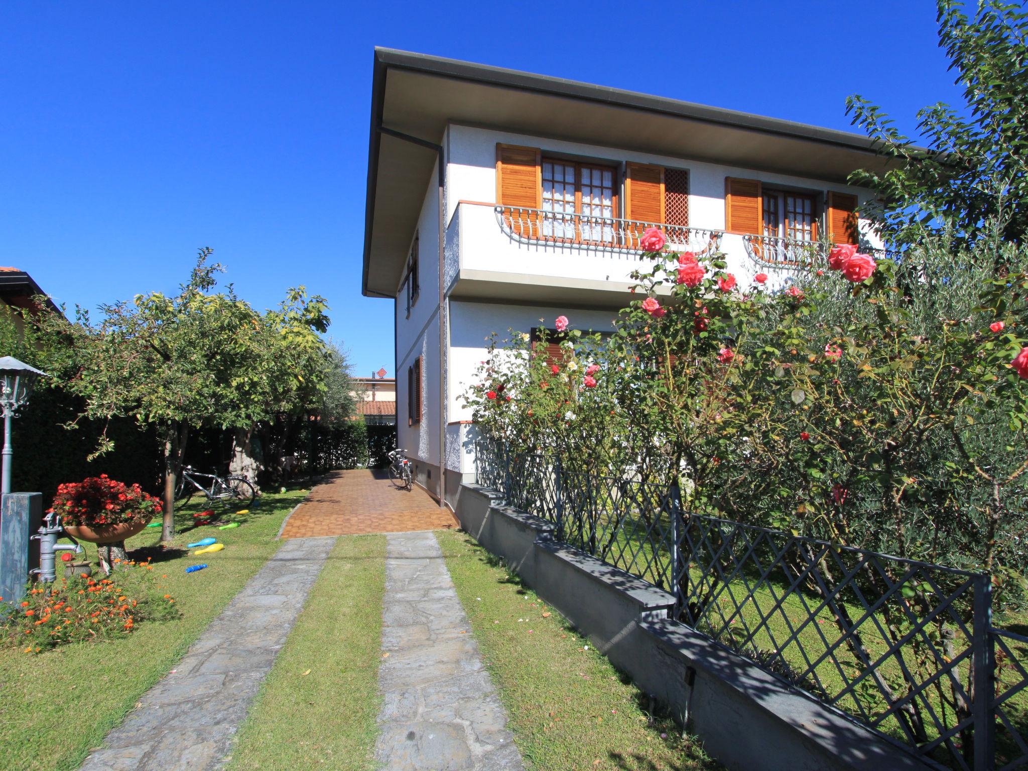 Photo 1 - Maison de 3 chambres à Forte dei Marmi avec jardin et vues à la mer