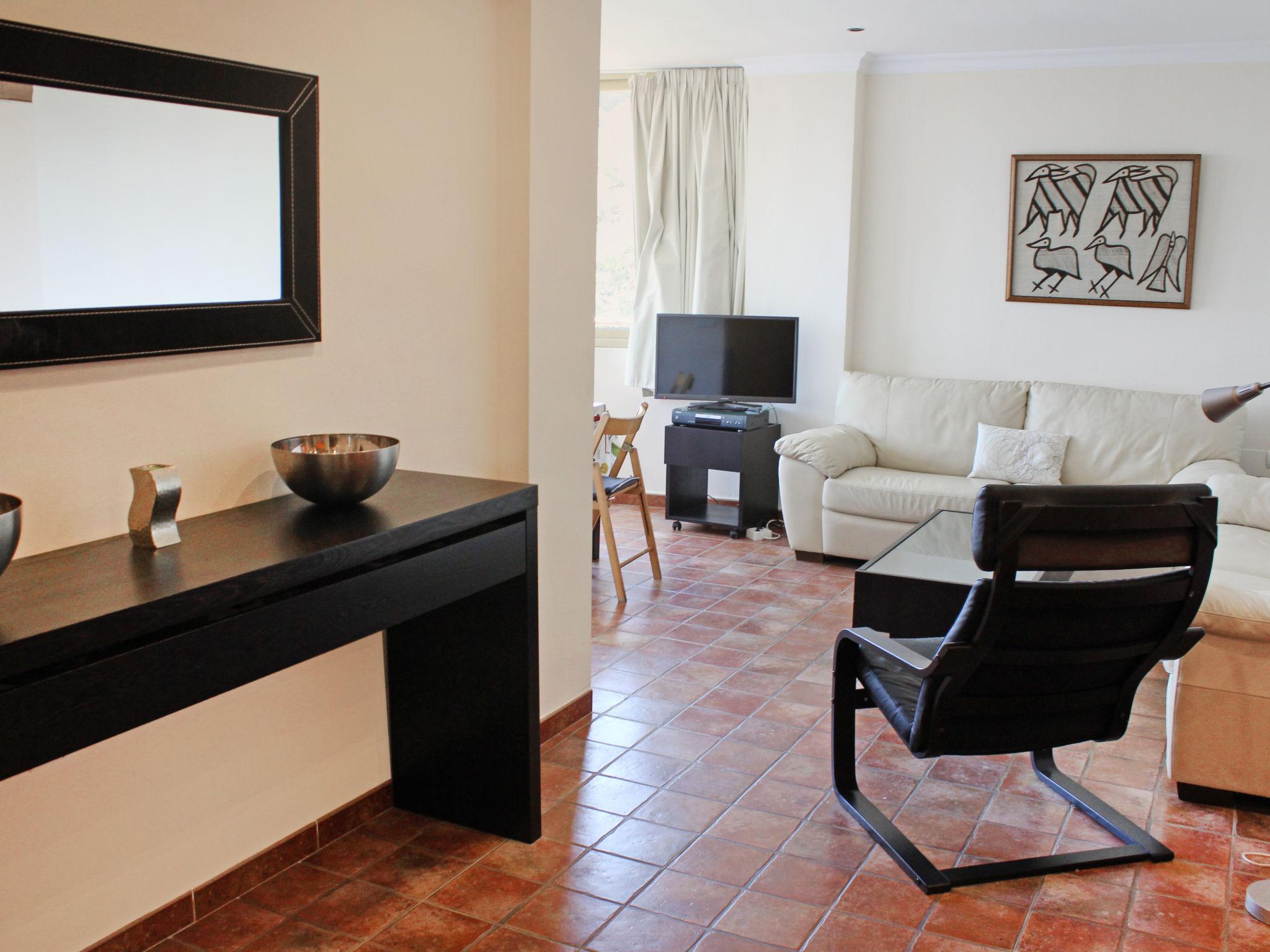 Photo 9 - 2 bedroom Apartment in Torremolinos with swimming pool and garden