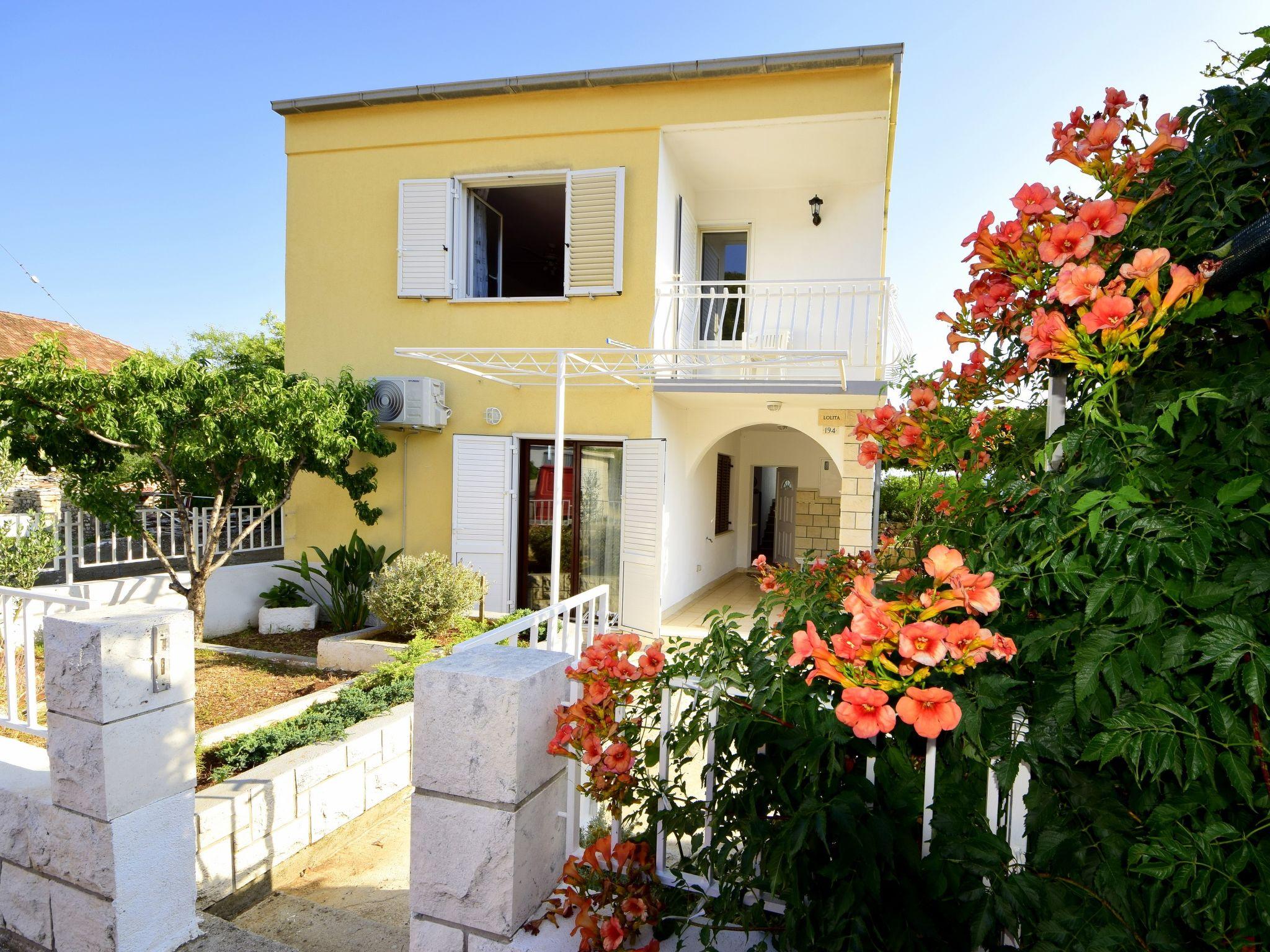 Photo 1 - Maison de 4 chambres à Korčula avec terrasse et vues à la mer