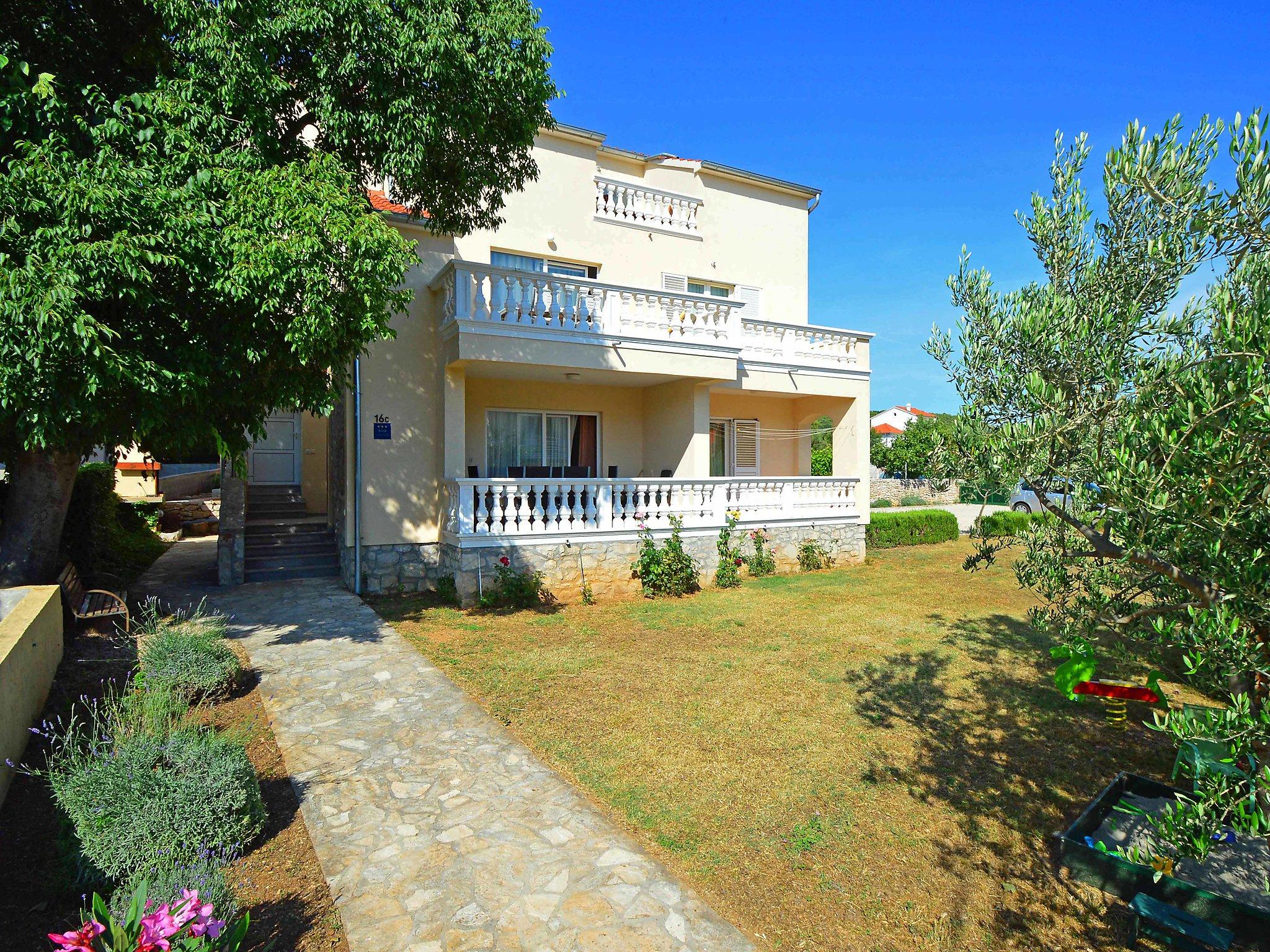 Photo 1 - Appartement de 2 chambres à Tribunj avec terrasse et vues à la mer