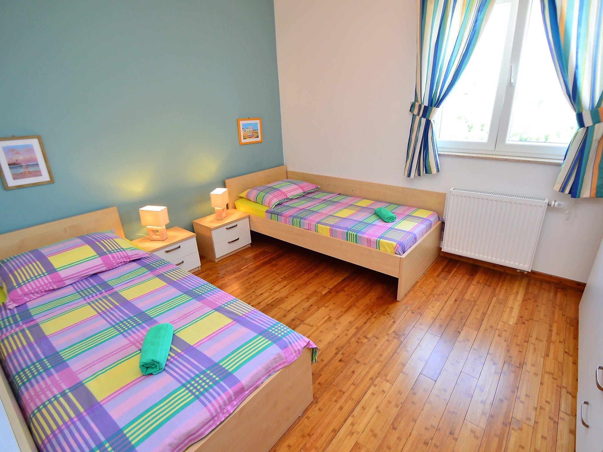 Foto 8 - Appartamento con 2 camere da letto a Tribunj con terrazza e vista mare