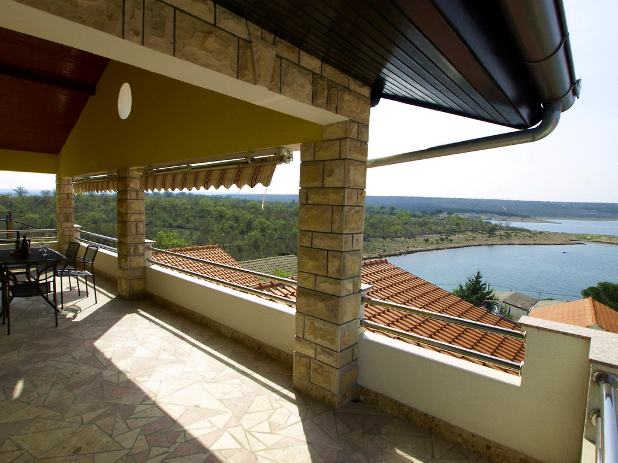 Foto 12 - Apartamento de 4 habitaciones en Obrovac con terraza y vistas al mar