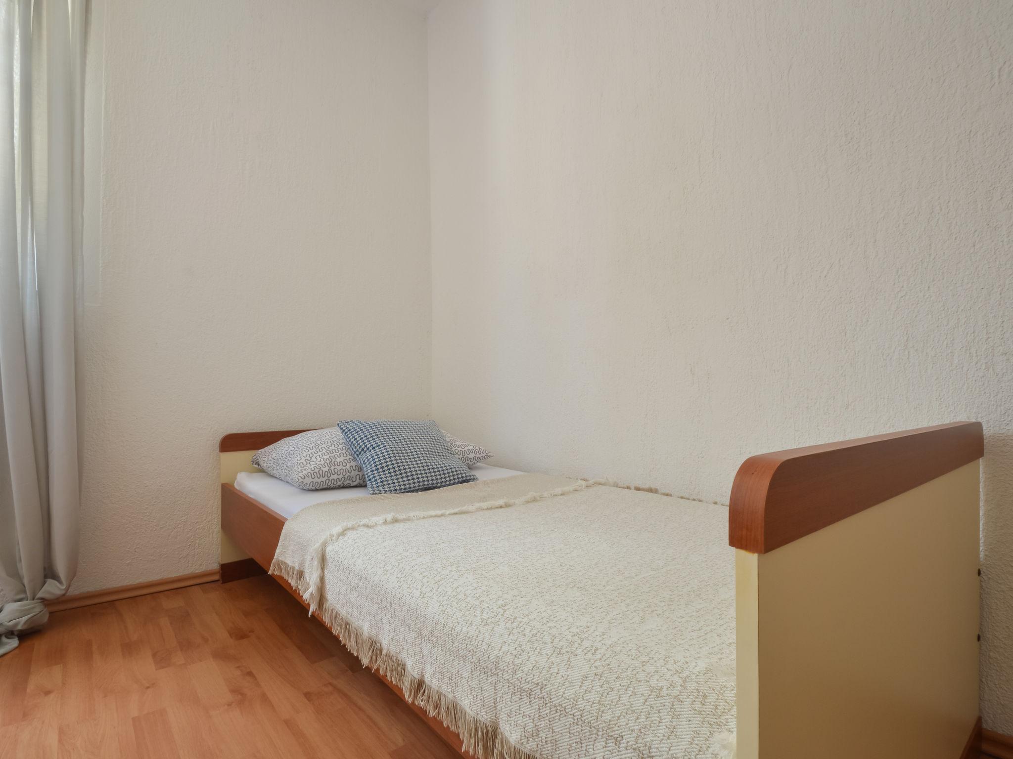 Foto 15 - Apartamento de 2 quartos em Obrovac com vistas do mar