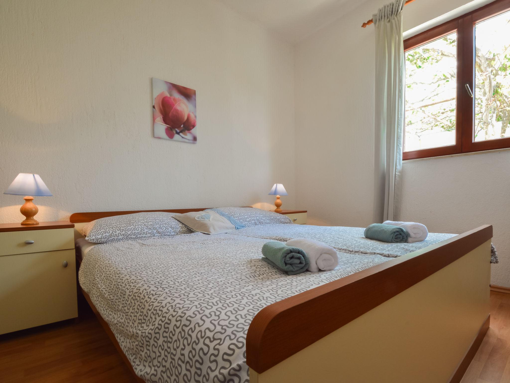 Foto 14 - Appartamento con 2 camere da letto a Obrovac con vista mare