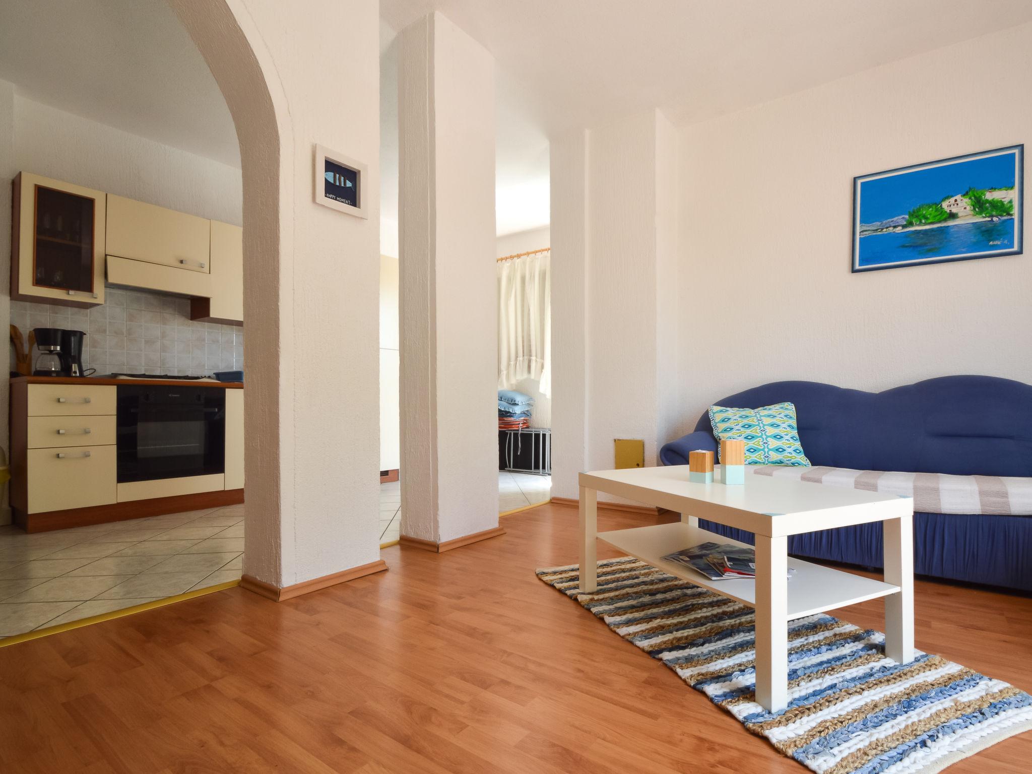 Foto 2 - Appartamento con 2 camere da letto a Obrovac con vista mare