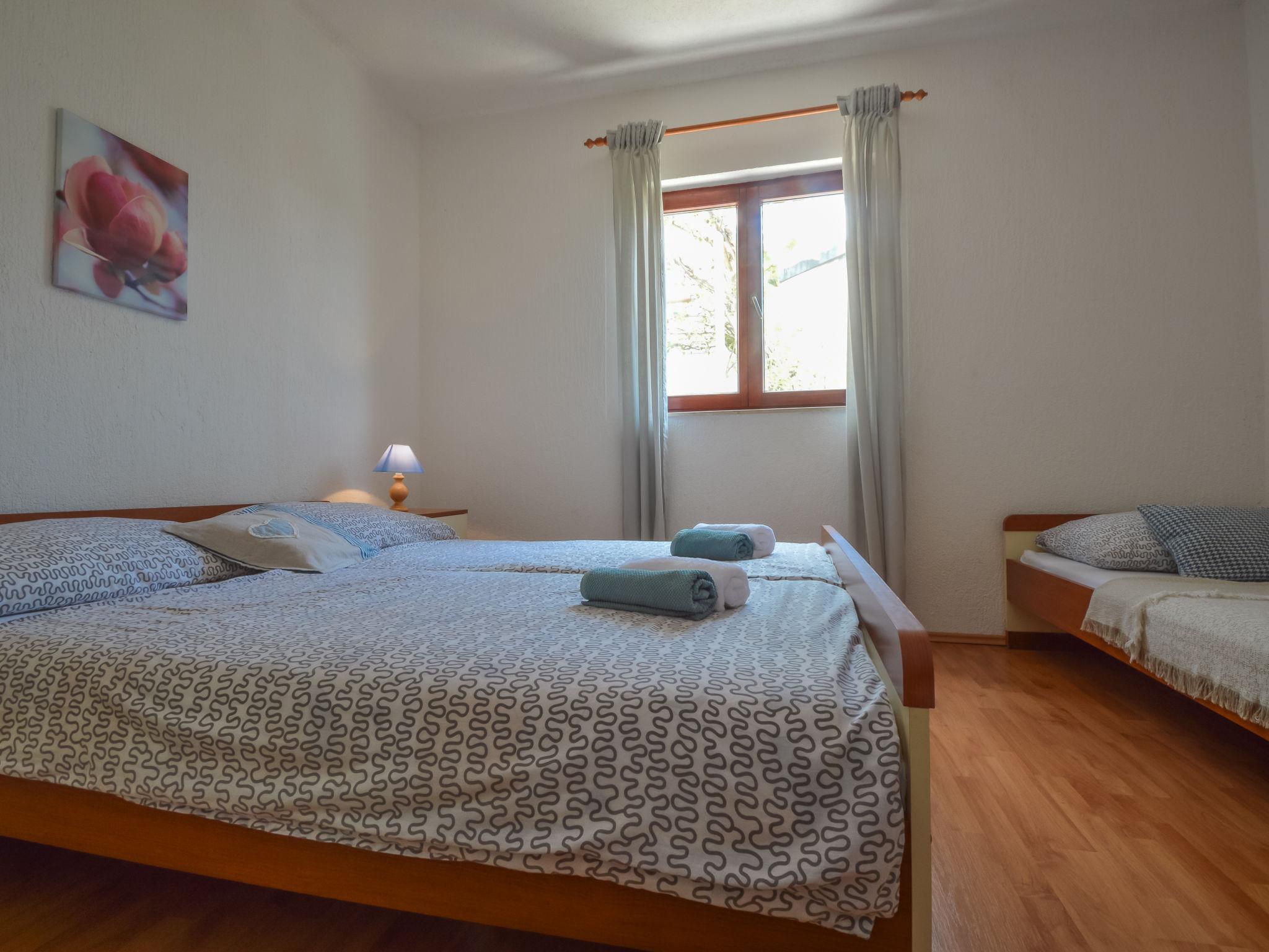 Foto 16 - Apartamento de 2 quartos em Obrovac com vistas do mar