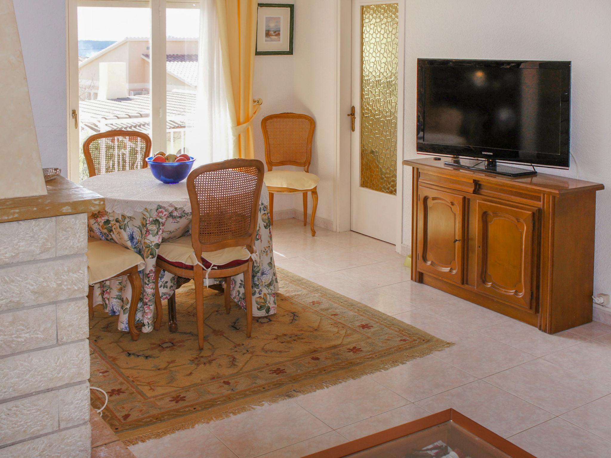 Photo 2 - 4 bedroom House in Sant Jaume dels Domenys with private pool and garden