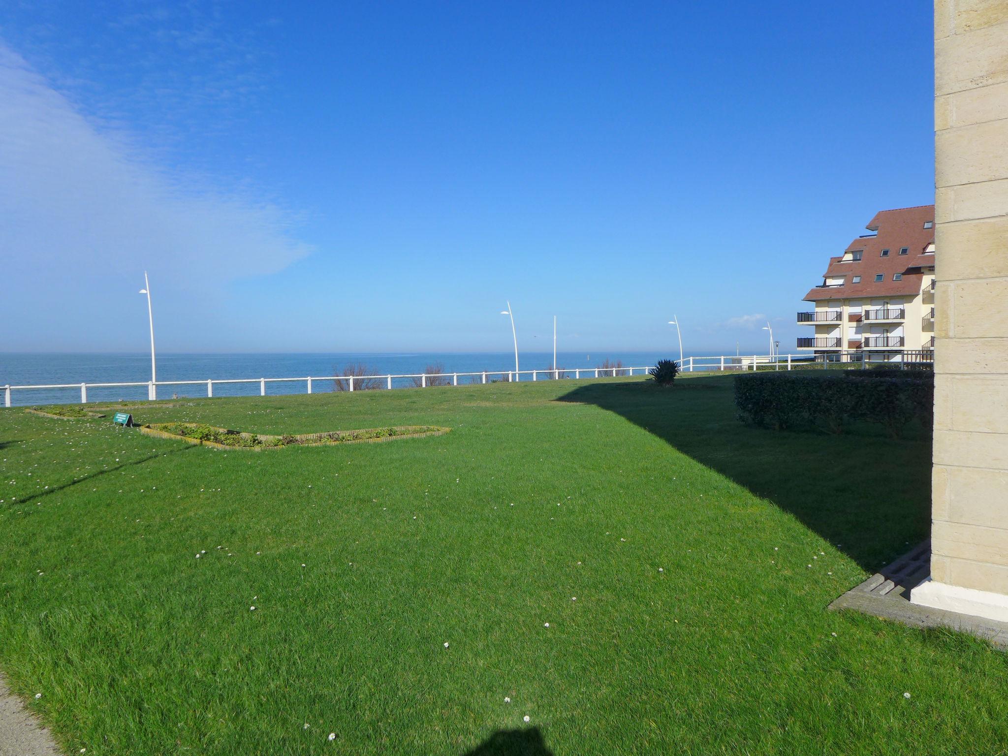 Foto 20 - Apartamento de 2 quartos em Cabourg com vistas do mar