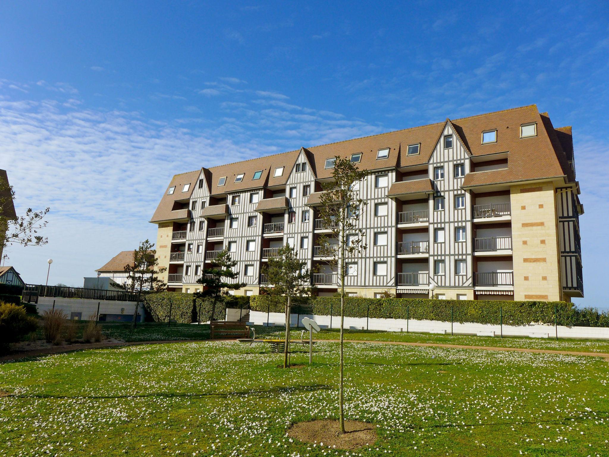 Photo 17 - 2 bedroom Apartment in Cabourg with sea view