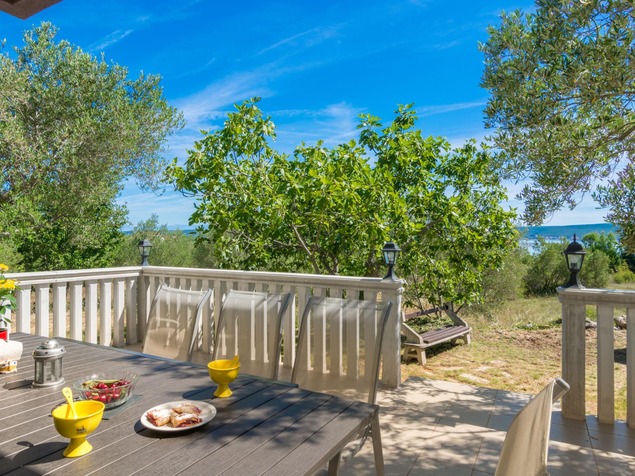 Foto 1 - Haus mit 4 Schlafzimmern in Pašman mit garten und blick aufs meer