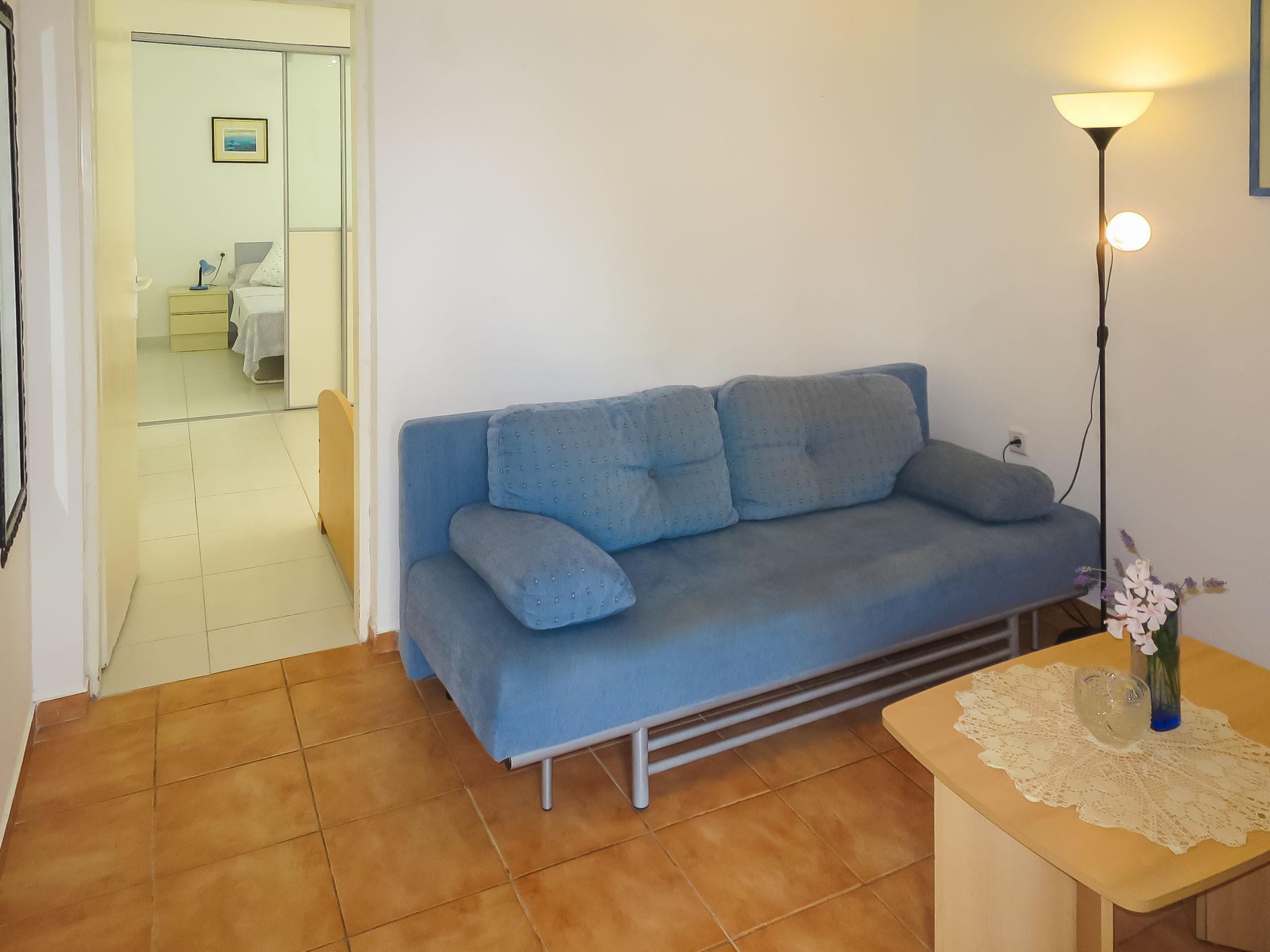 Foto 8 - Apartamento de 2 quartos em Jasenice com jardim e vistas do mar
