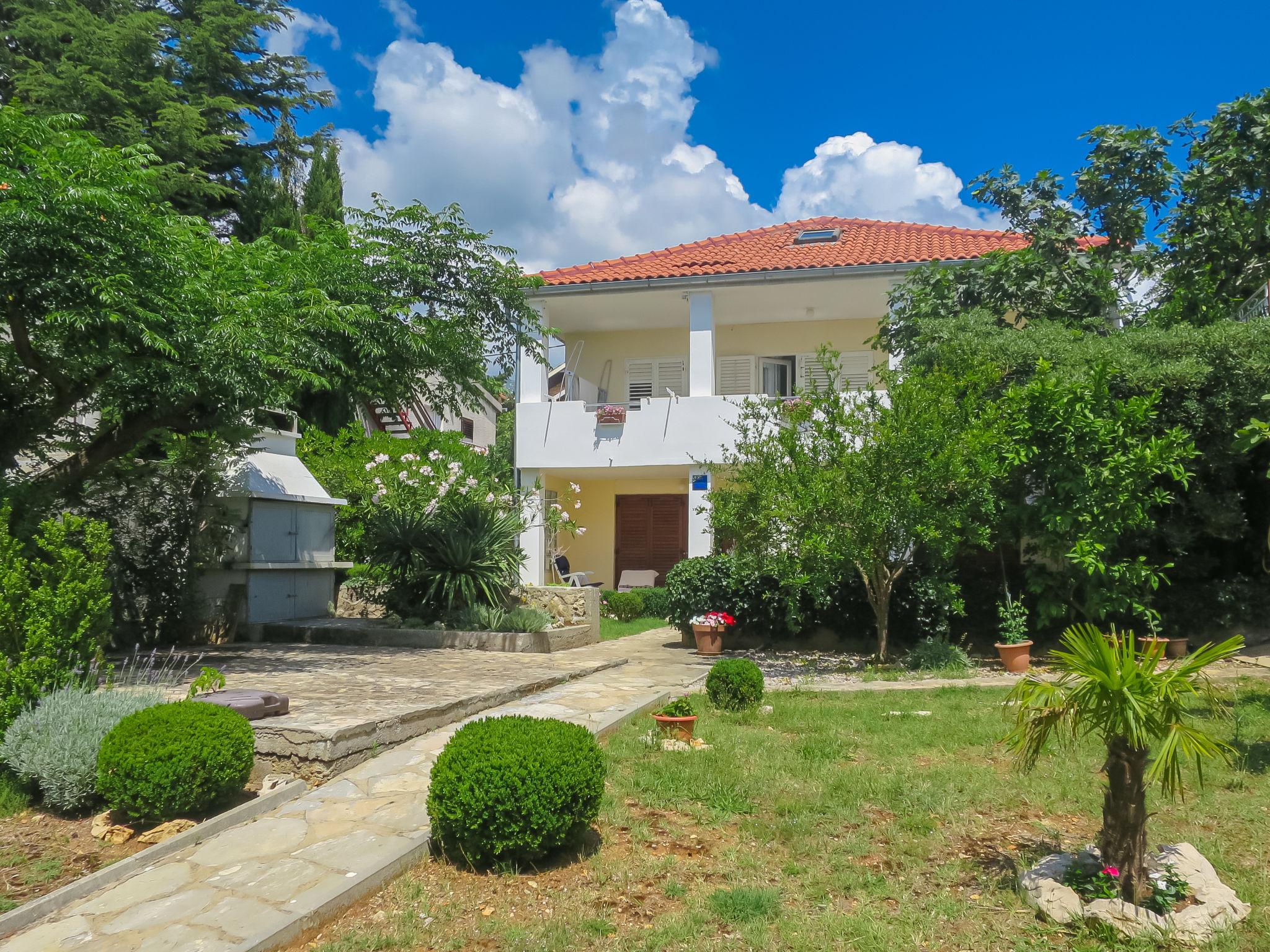 Photo 1 - Appartement de 2 chambres à Jasenice avec jardin et vues à la mer